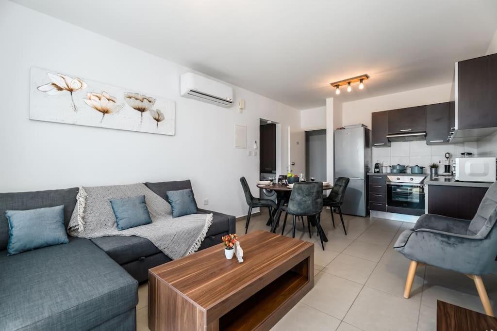 SunnyVillas 1 Bedroom Swimming Pool COR