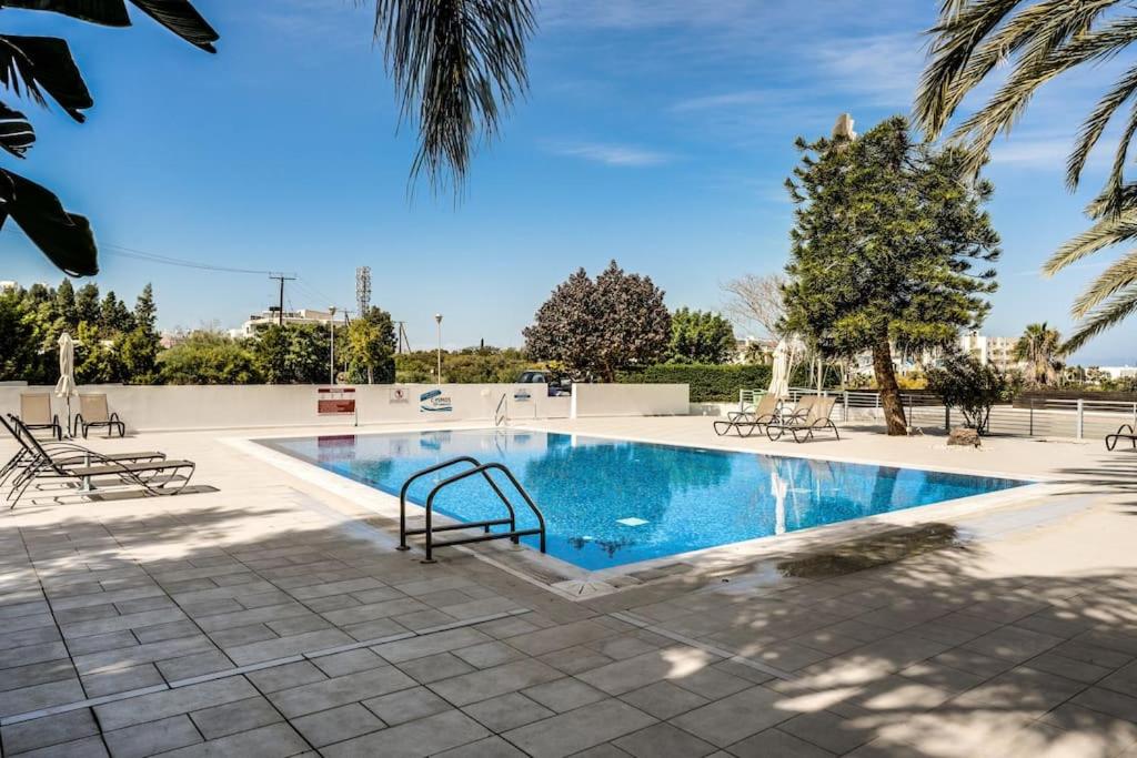 SunnyVillas 1 Bedroom Swimming Pool COR