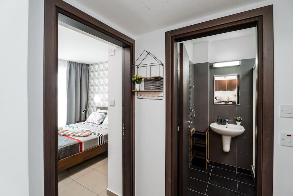 SunnyVillas 1 Bedroom Swimming Pool COR