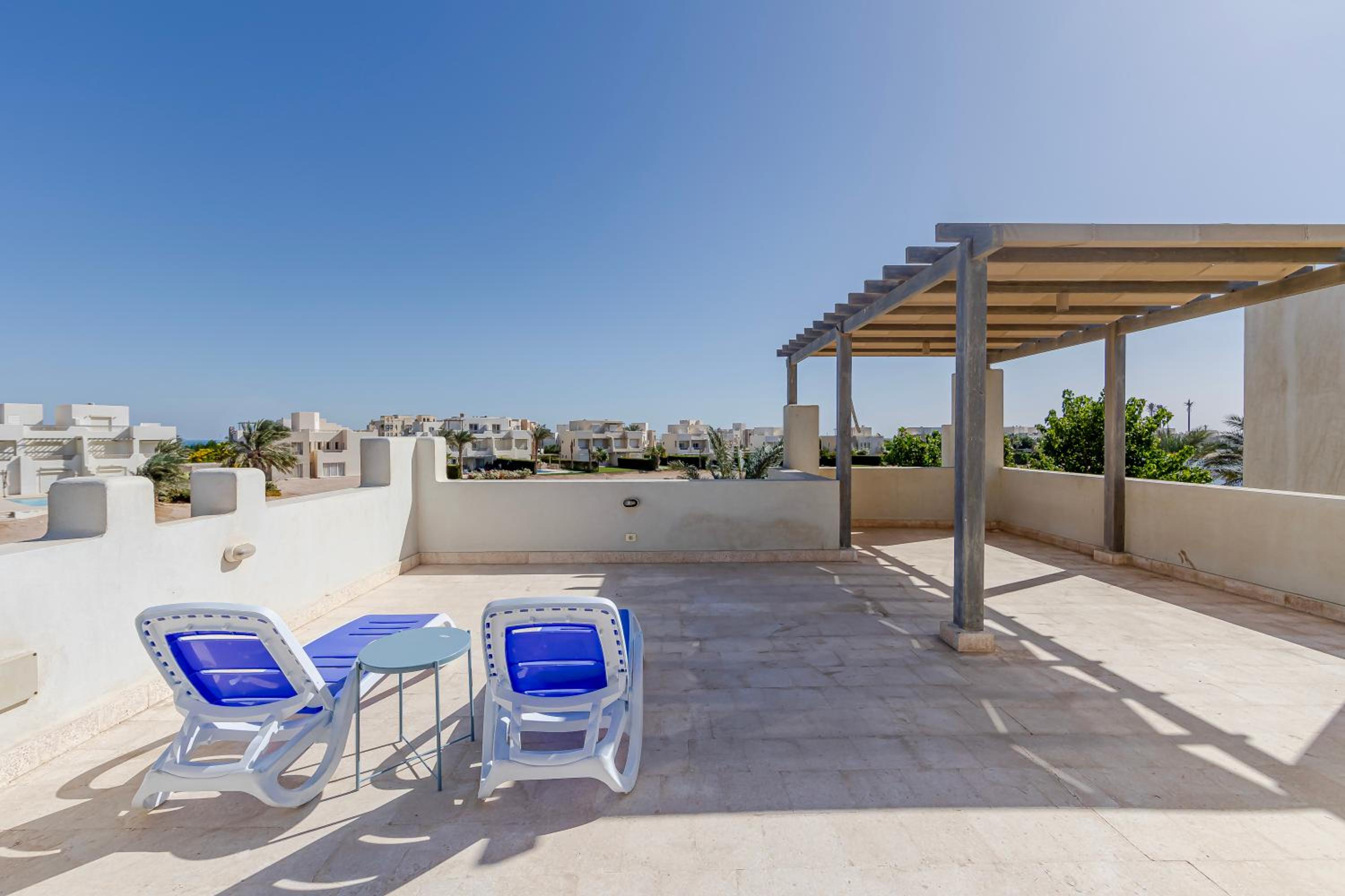 Beautiful apartment with roof terrace in Joubal