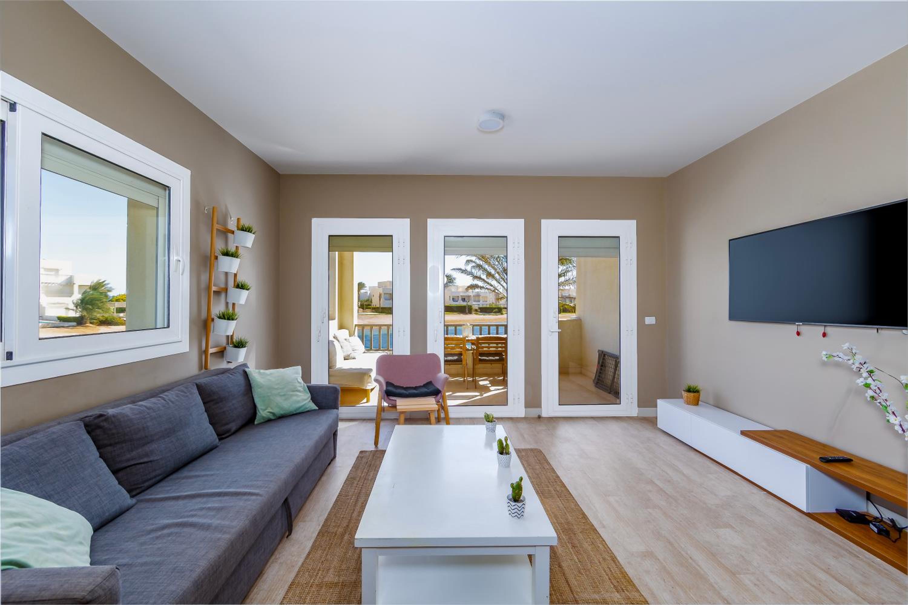 Beautiful apartment with roof terrace in Joubal