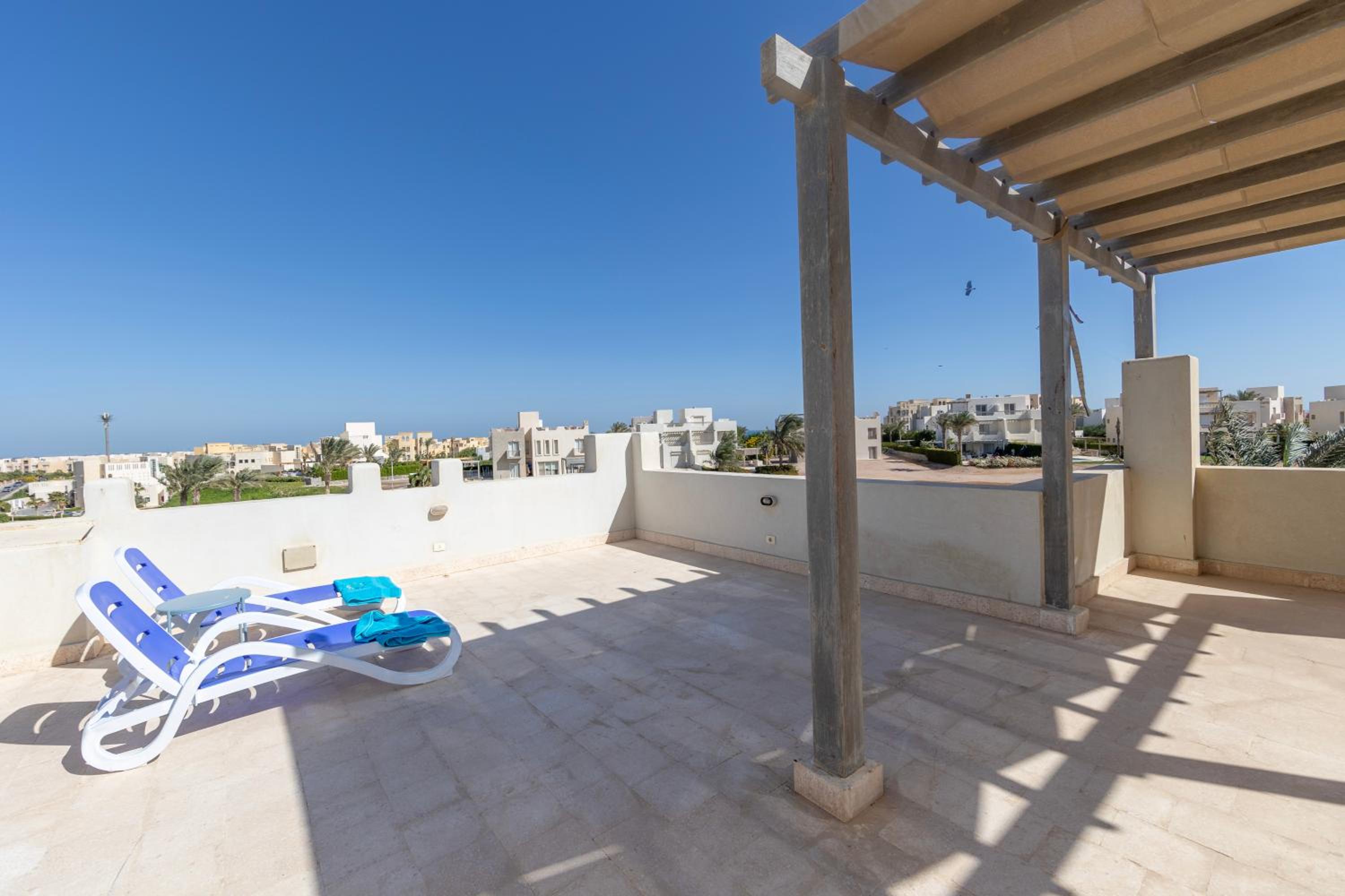 Beautiful apartment with roof terrace in Joubal