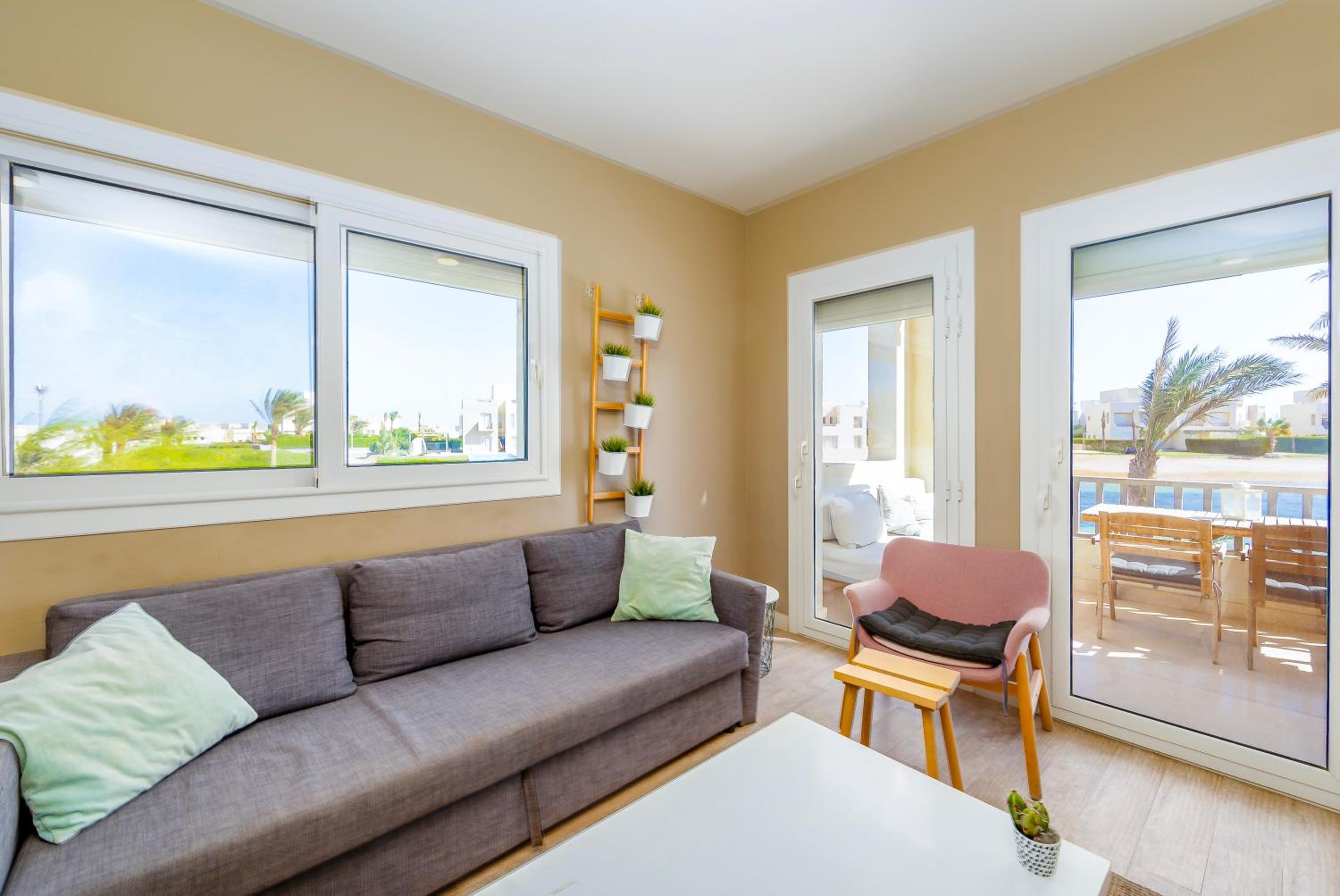 Beautiful apartment with roof terrace in Joubal