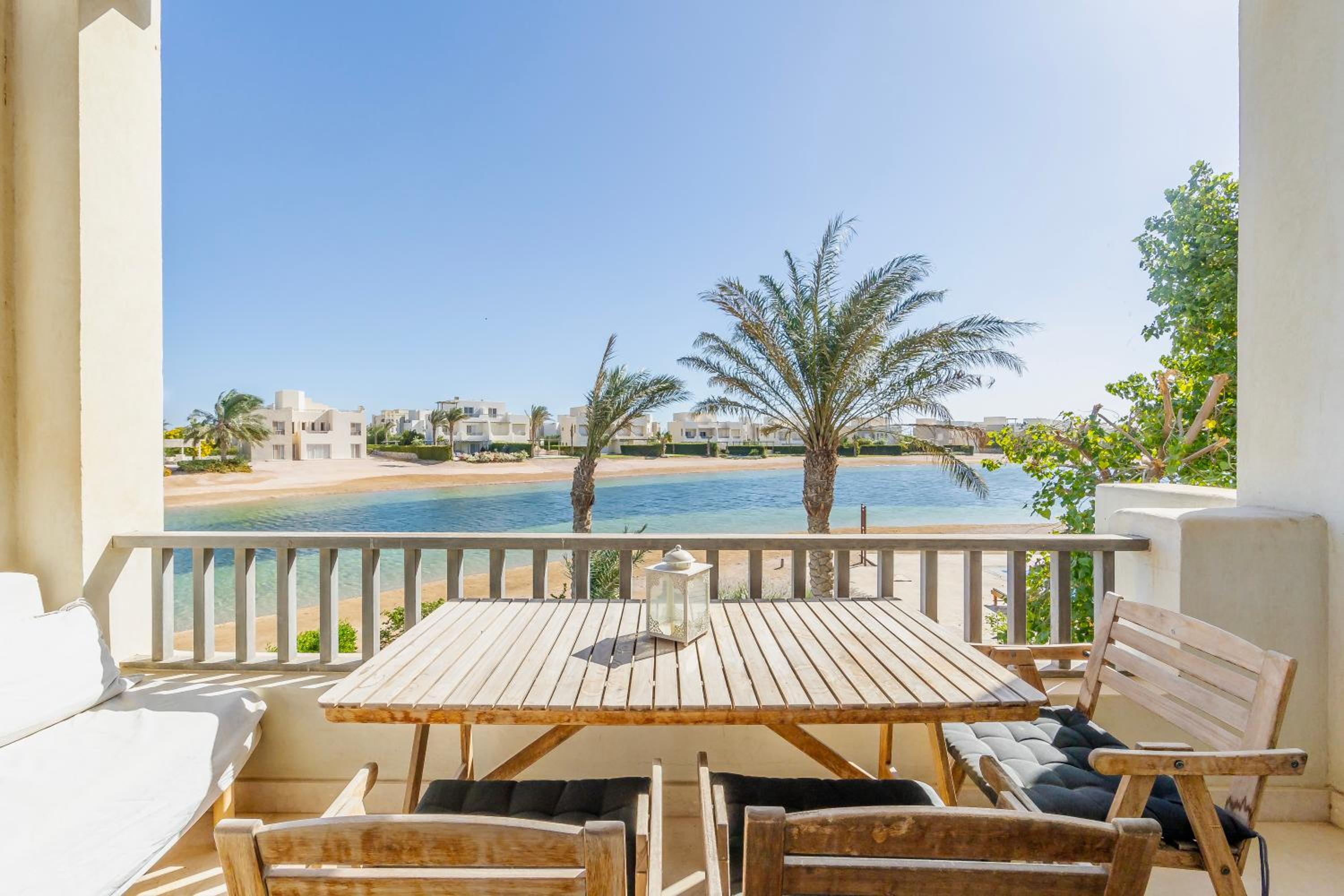 Beautiful apartment with roof terrace in Joubal