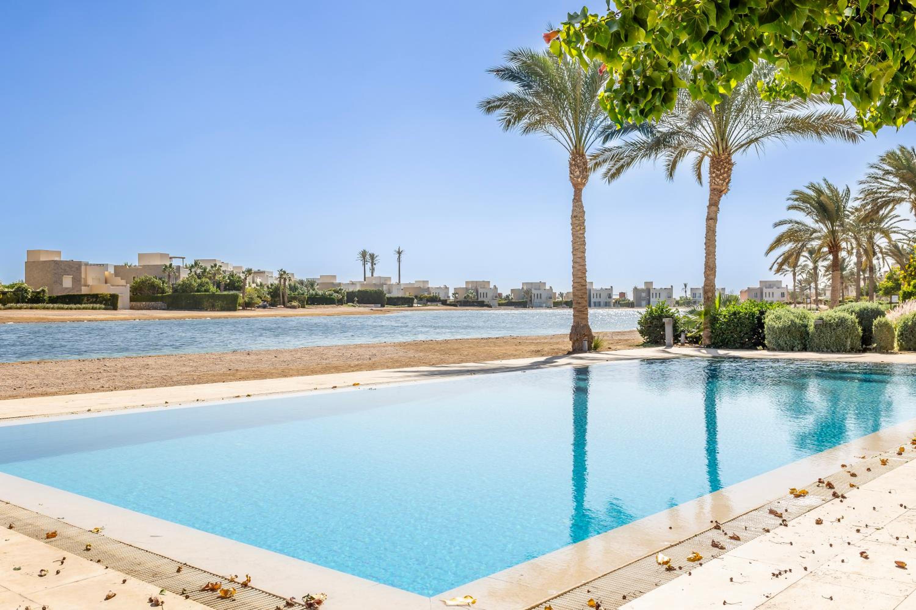 Beautiful apartment with roof terrace in Joubal