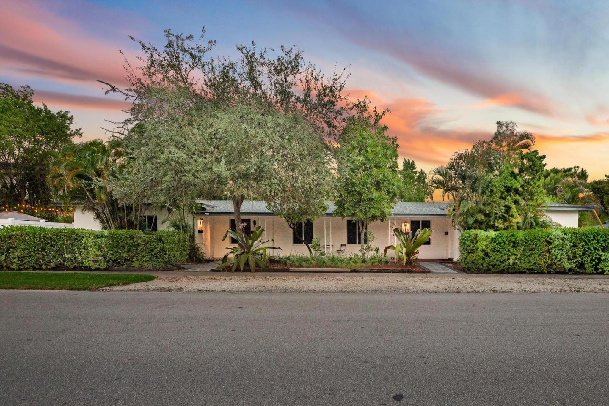 Uhost AI - Elegant 1B Haven in Fort Lauderdale view 5