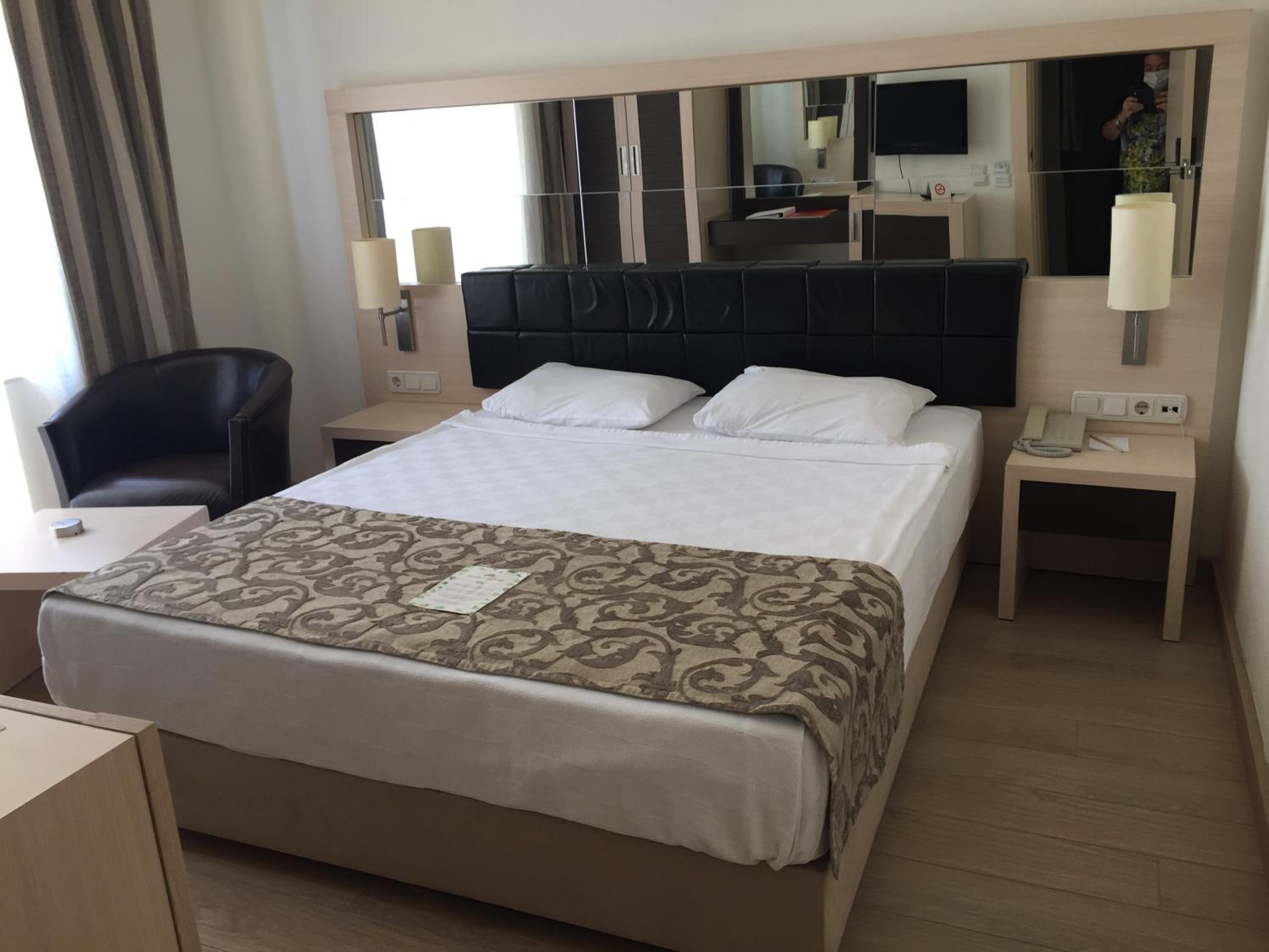 Golden Lotus Hotel - Image 32