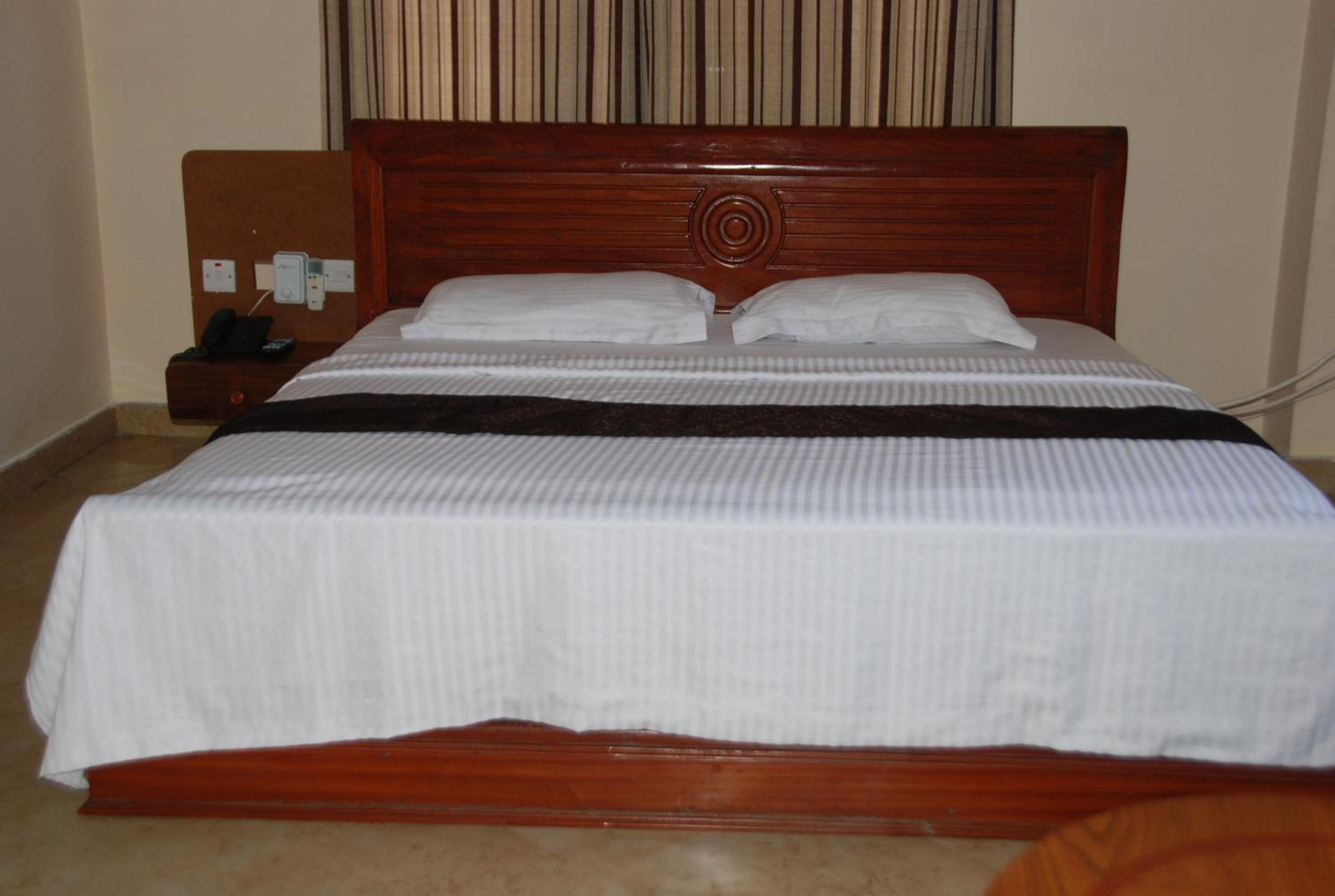 Silver Paradise Hotel