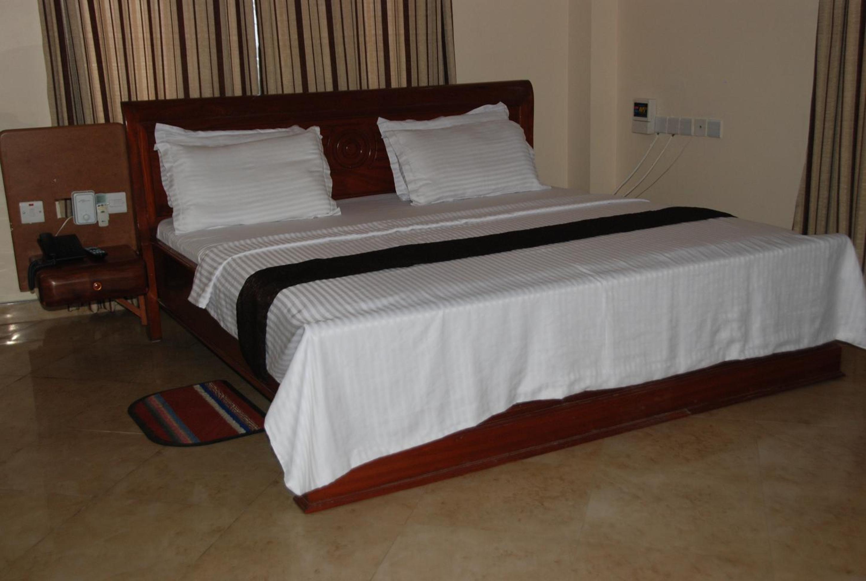 Silver Paradise Hotel
