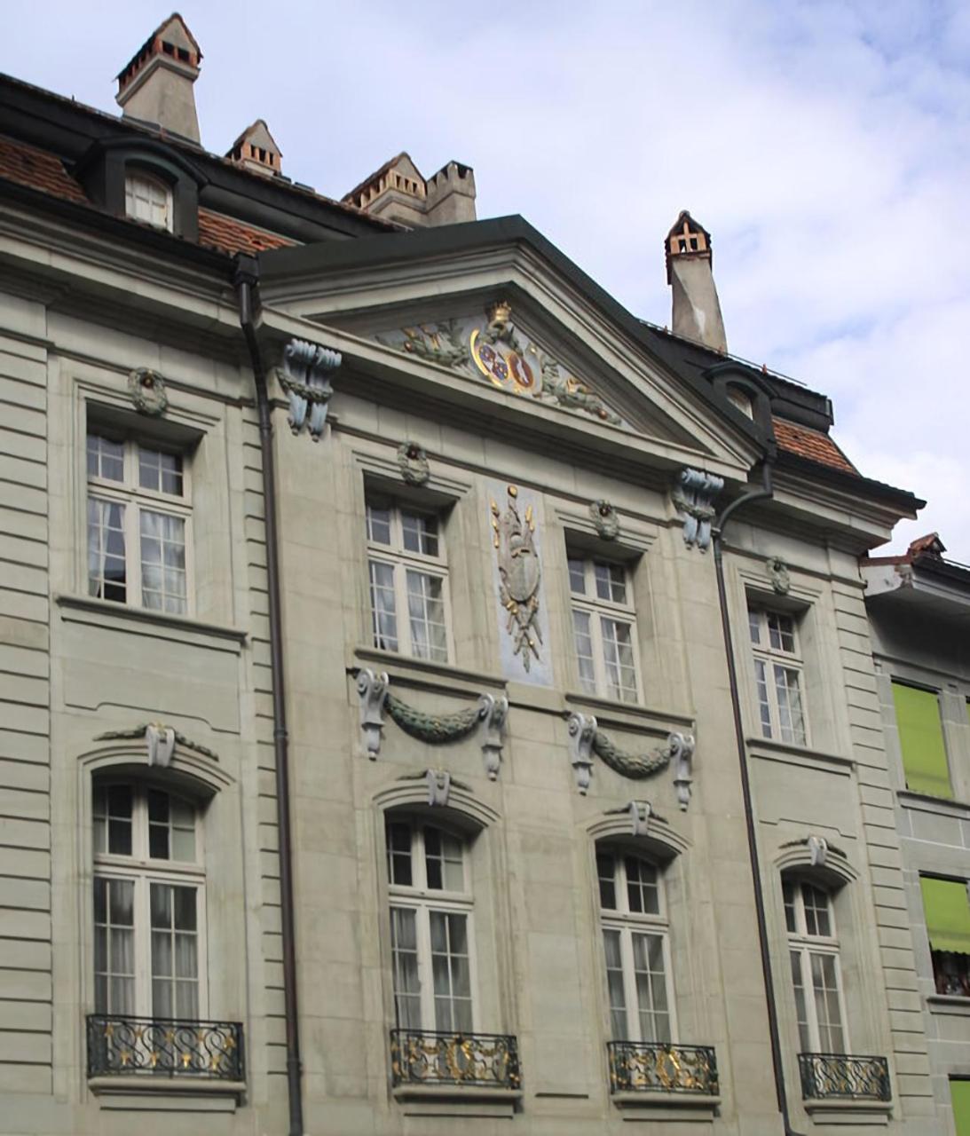 Maison de Castella next to Cathedrale