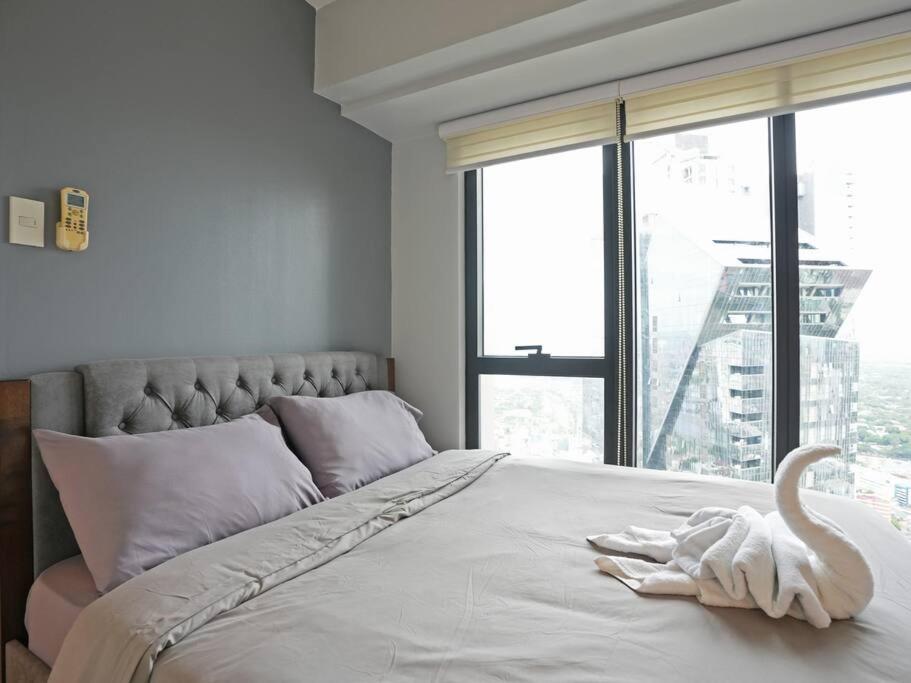 High Floor 2BR in Knightsbridge Residences Makati view 5