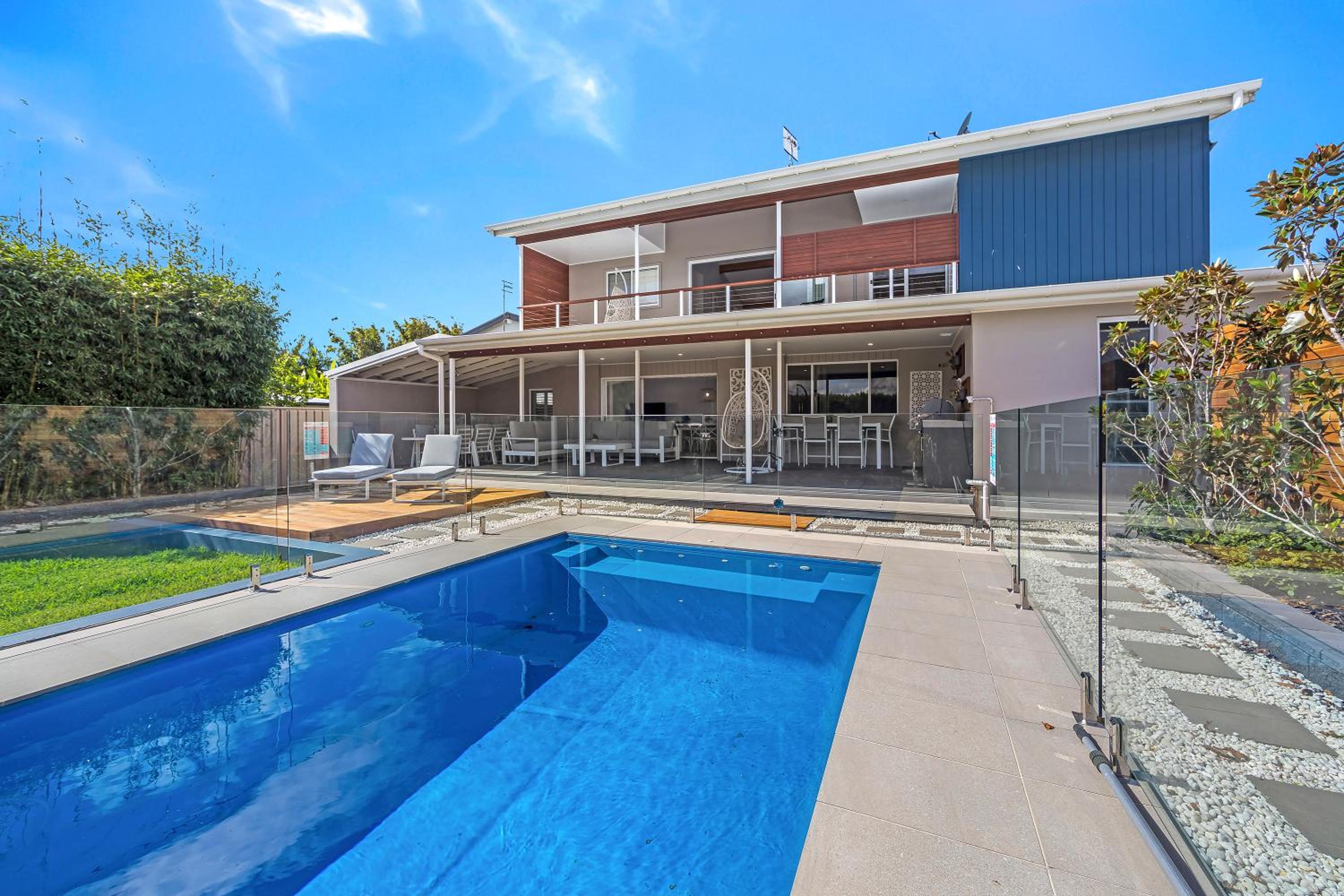 Luxury Beach House - Heated Private Pool & Heated Spa - Fire Pitt - Walk to Beach & Golf