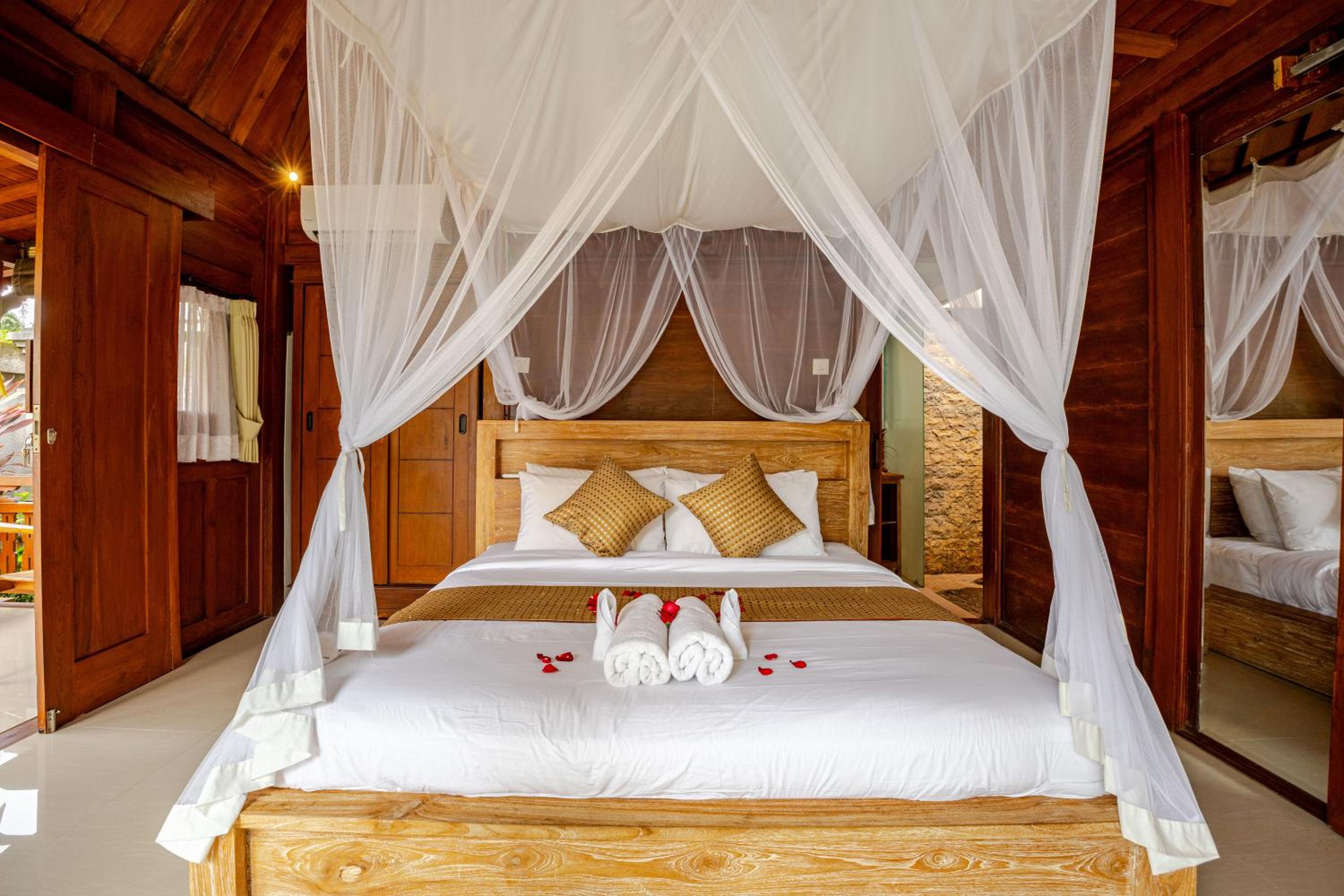 Villa Pipi - Serenity Semi Wooden Private Pool Villa in Ubud view 3