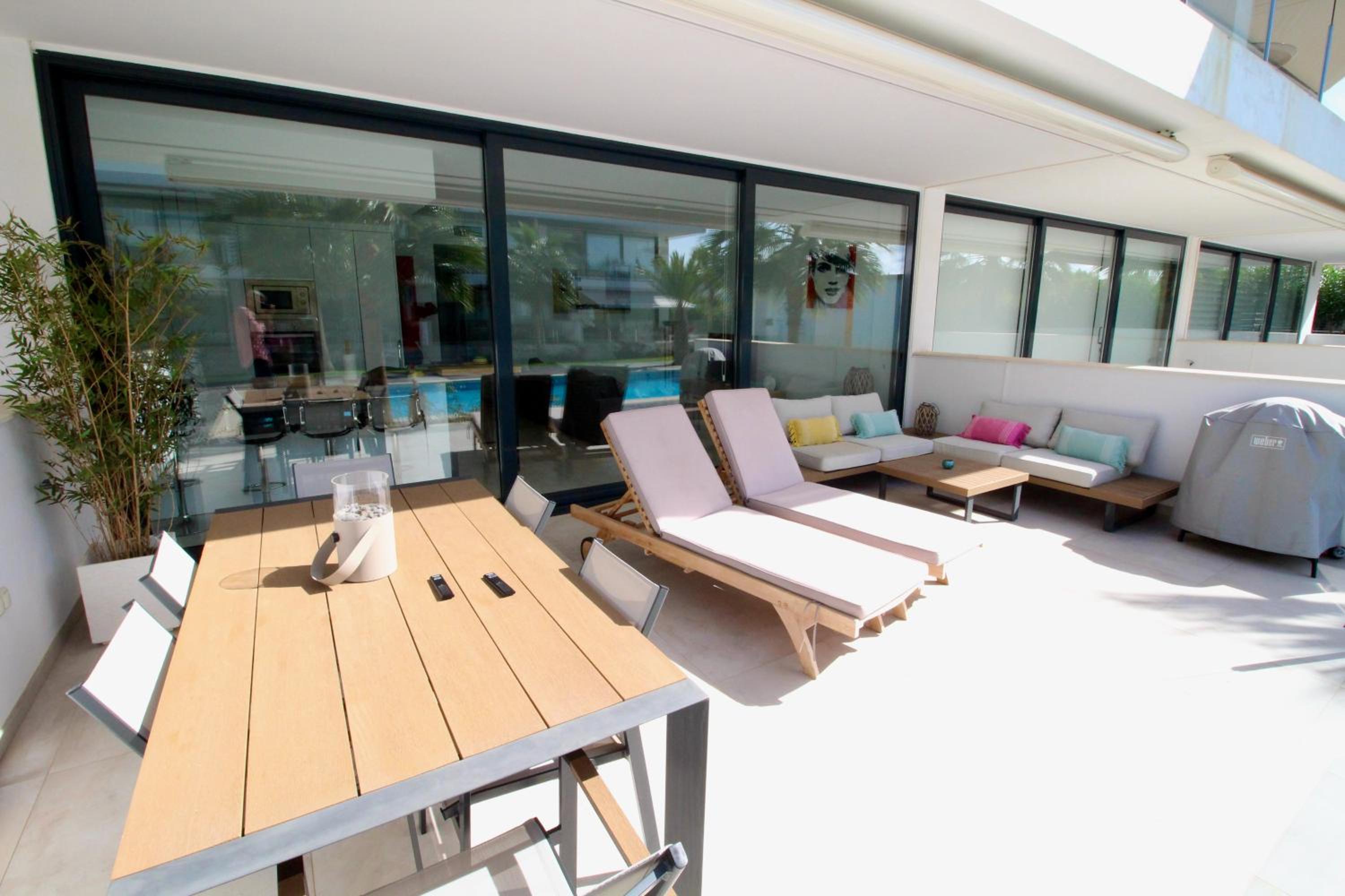 Two Bedroom Modern Apartment In Mar De Cristal