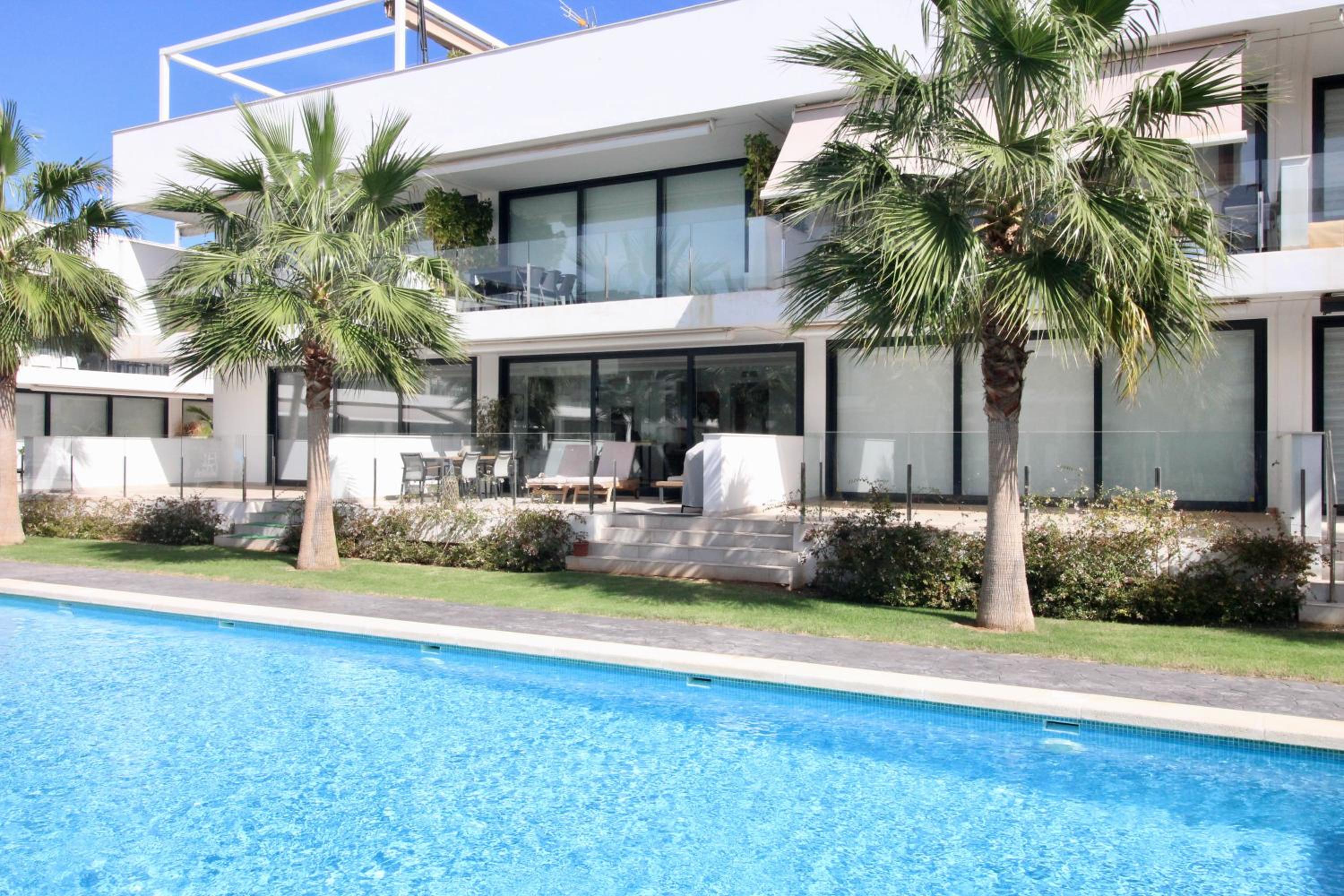 Two Bedroom Modern Apartment In Mar De Cristal