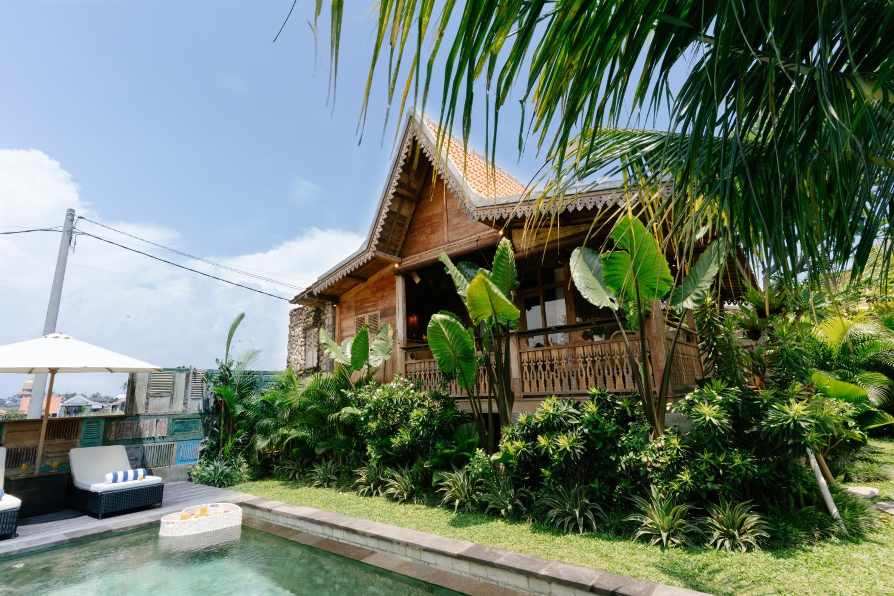 Serene Wooden House - 1BR Villa Close to Beach view 2