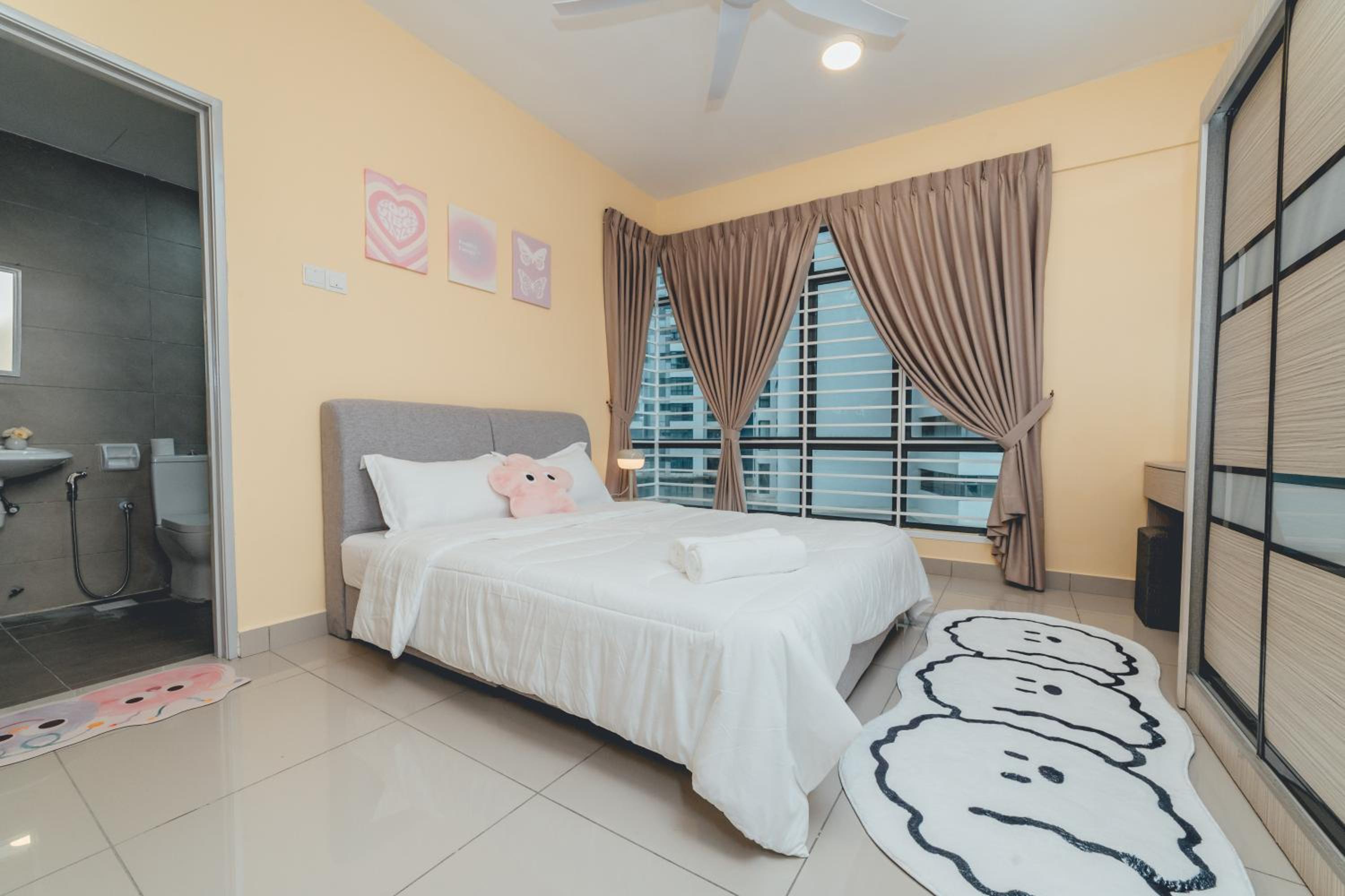 Dopamine 2BR ARC Austin Hill nr Taman Daya Austin by Our Stay