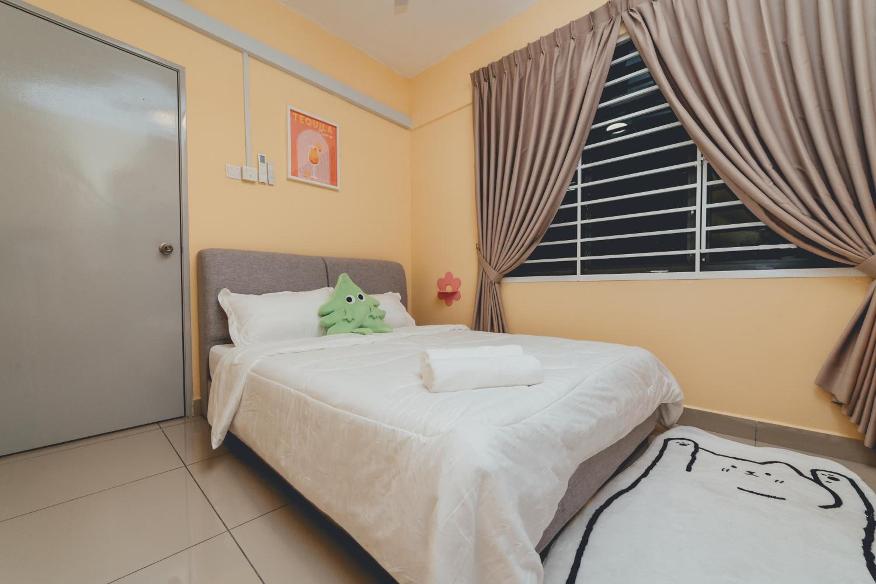 Dopamine 2BR ARC Austin Hill nr Taman Daya Austin by Our Stay