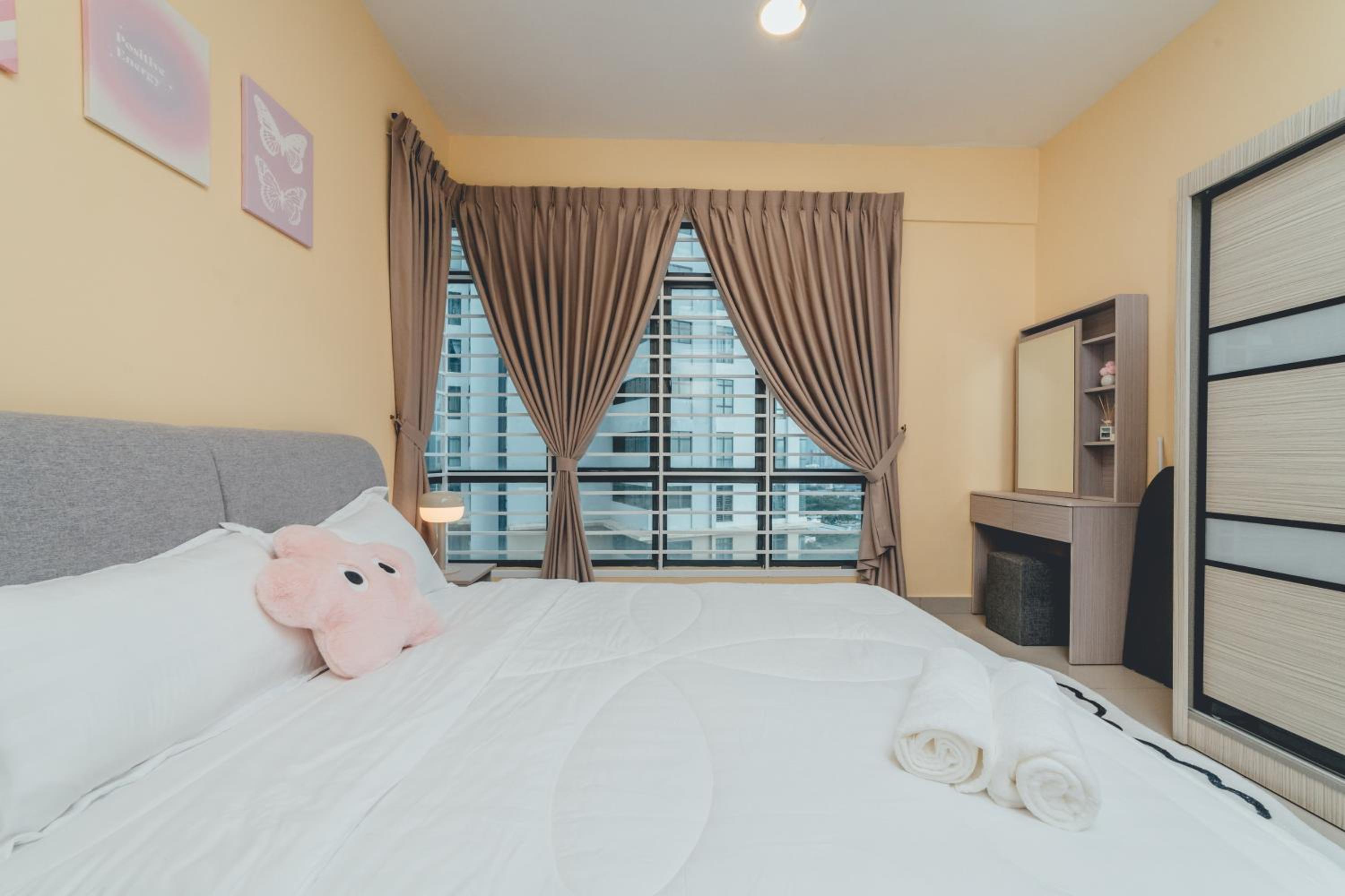 Dopamine 2BR ARC Austin Hill nr Taman Daya Austin by Our Stay