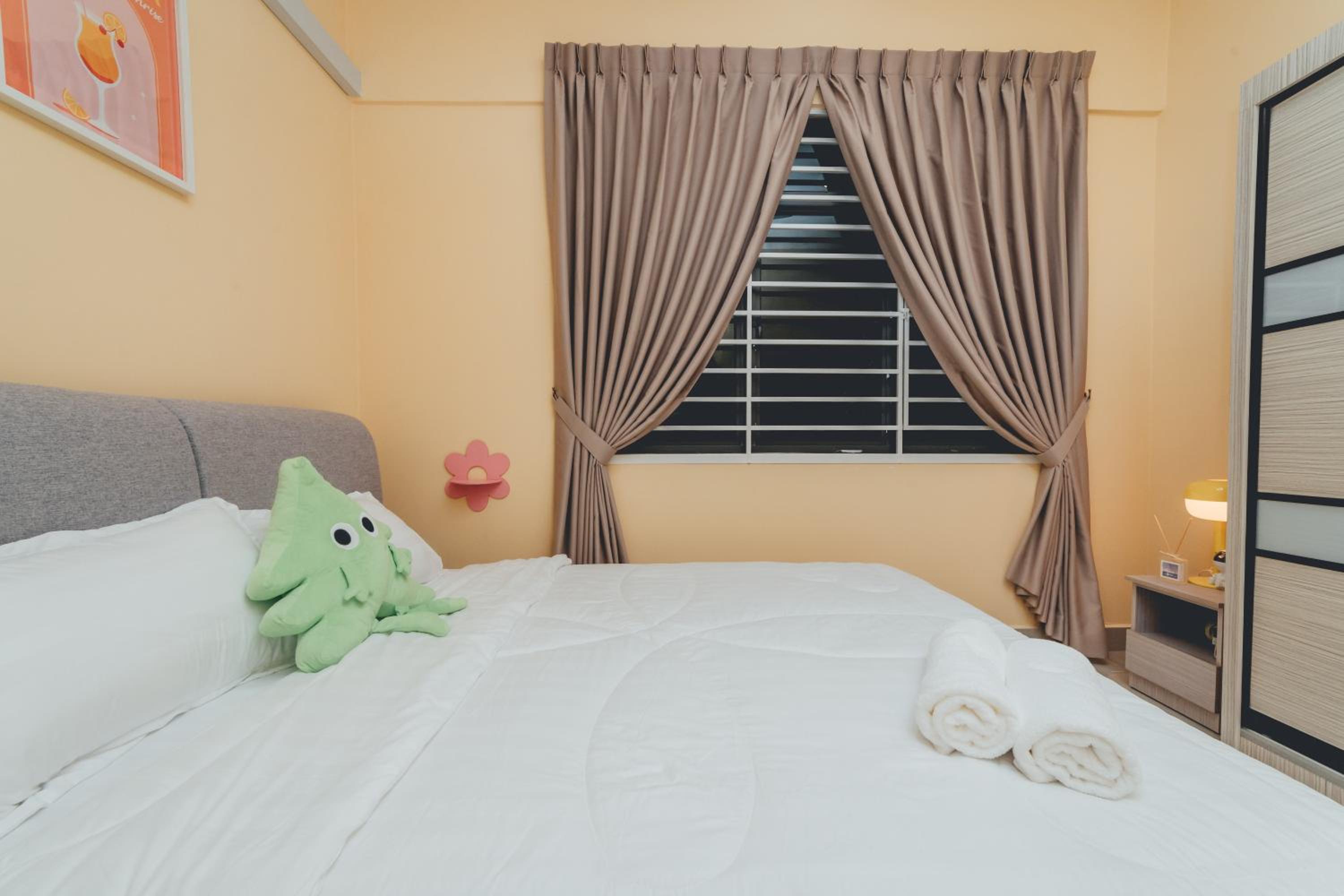 Dopamine 2BR ARC Austin Hill nr Taman Daya Austin by Our Stay