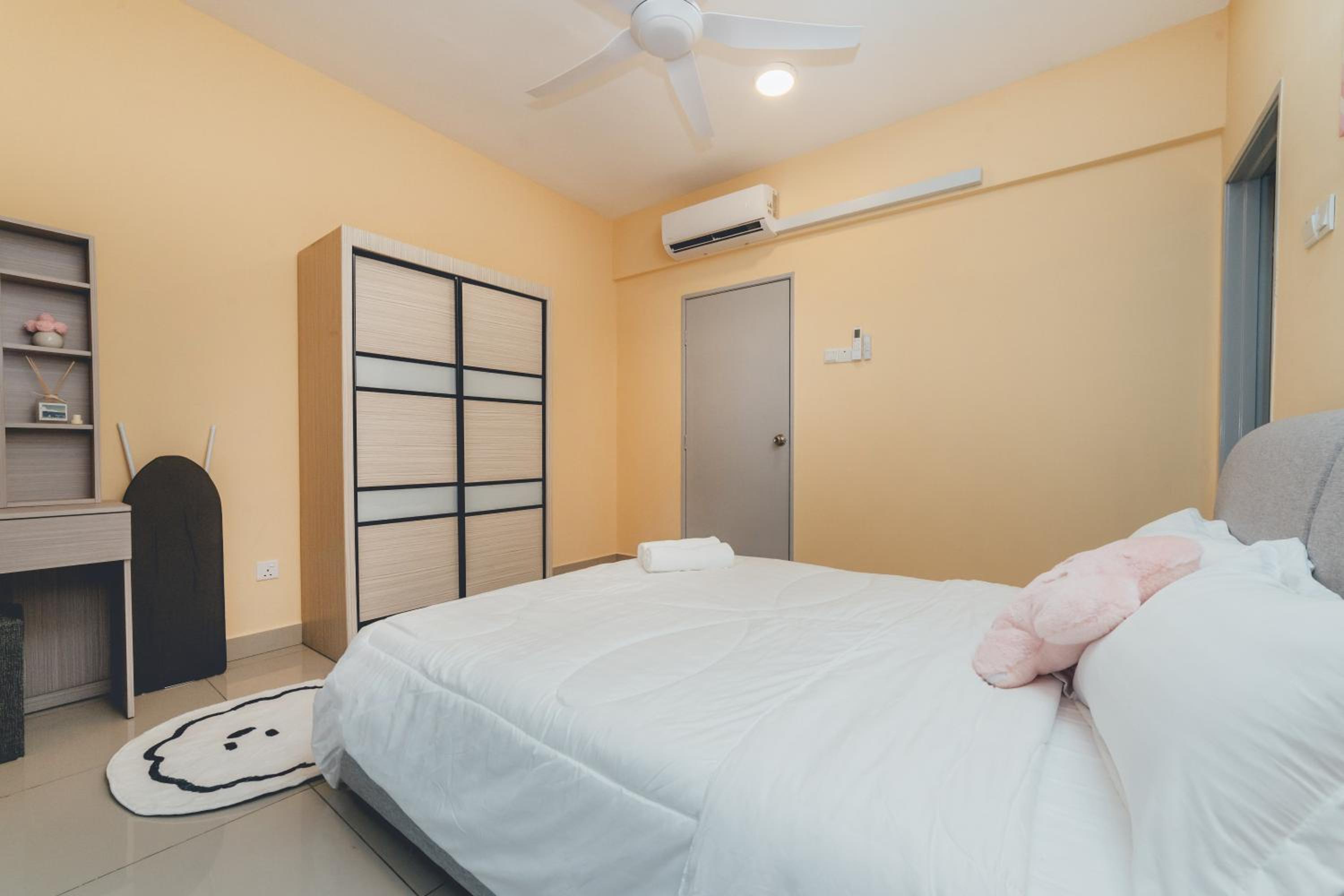 Dopamine 2BR ARC Austin Hill nr Taman Daya Austin by Our Stay