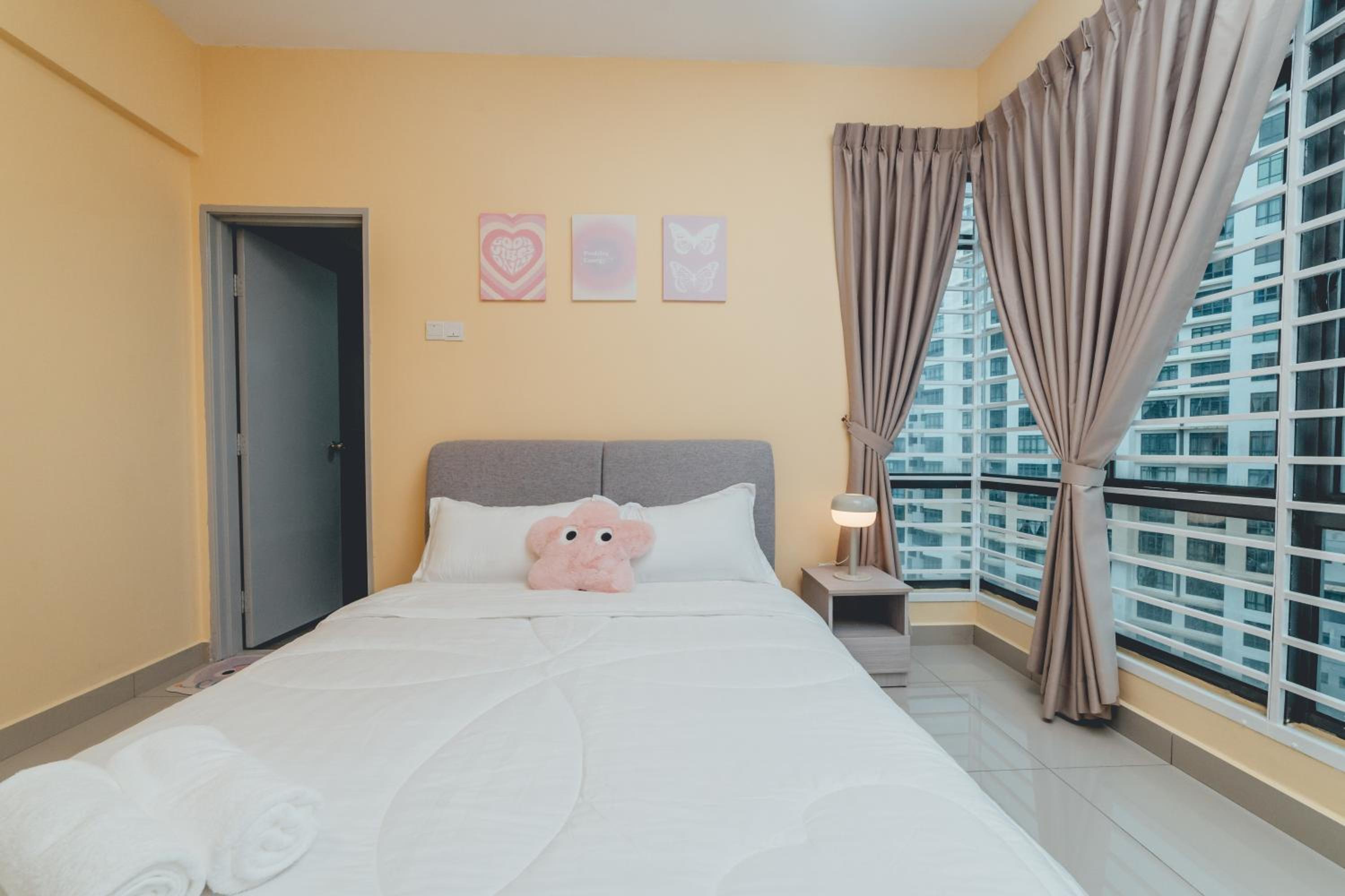 Dopamine 2BR ARC Austin Hill nr Taman Daya Austin by Our Stay