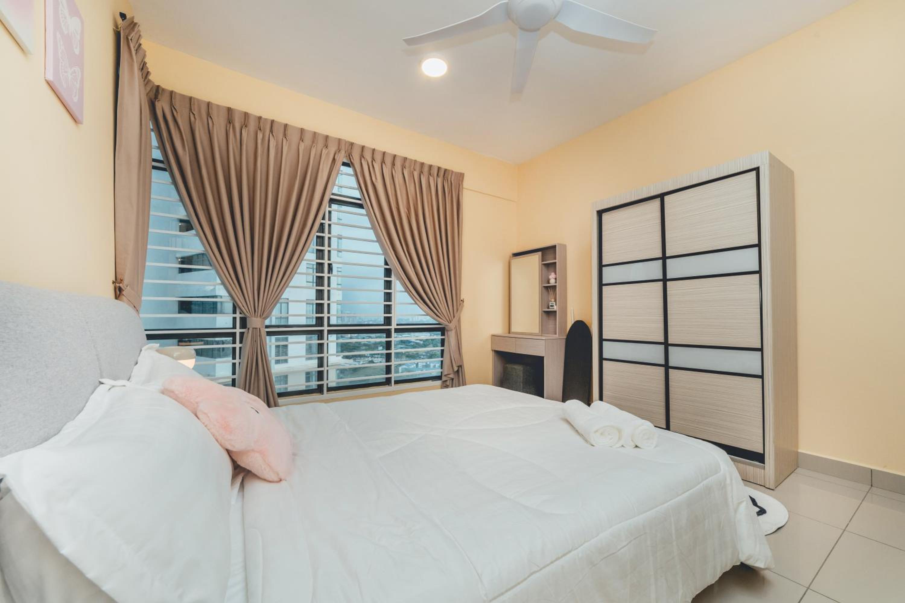 Dopamine 2BR ARC Austin Hill nr Taman Daya Austin by Our Stay