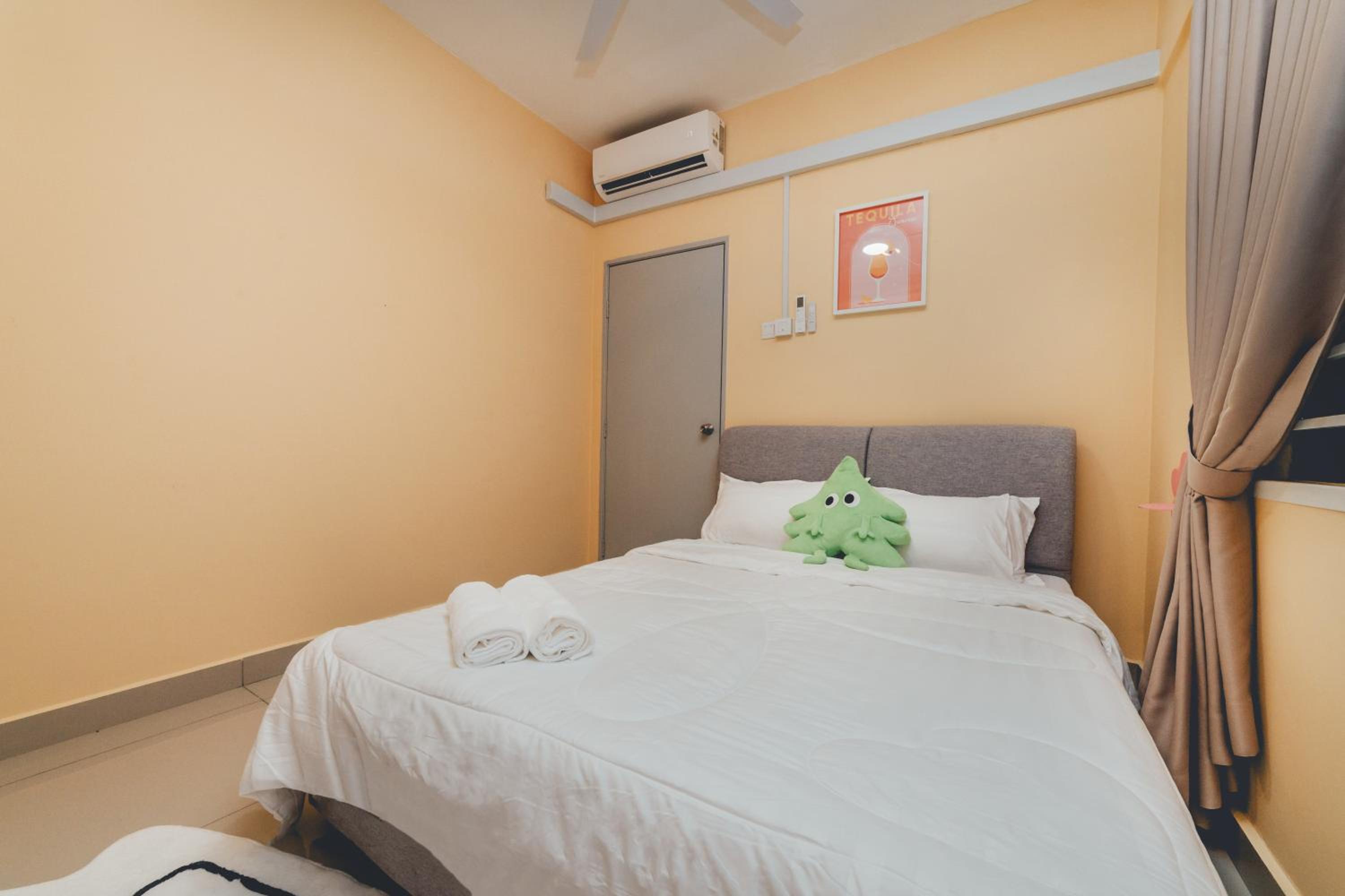 Dopamine 2BR ARC Austin Hill nr Taman Daya Austin by Our Stay