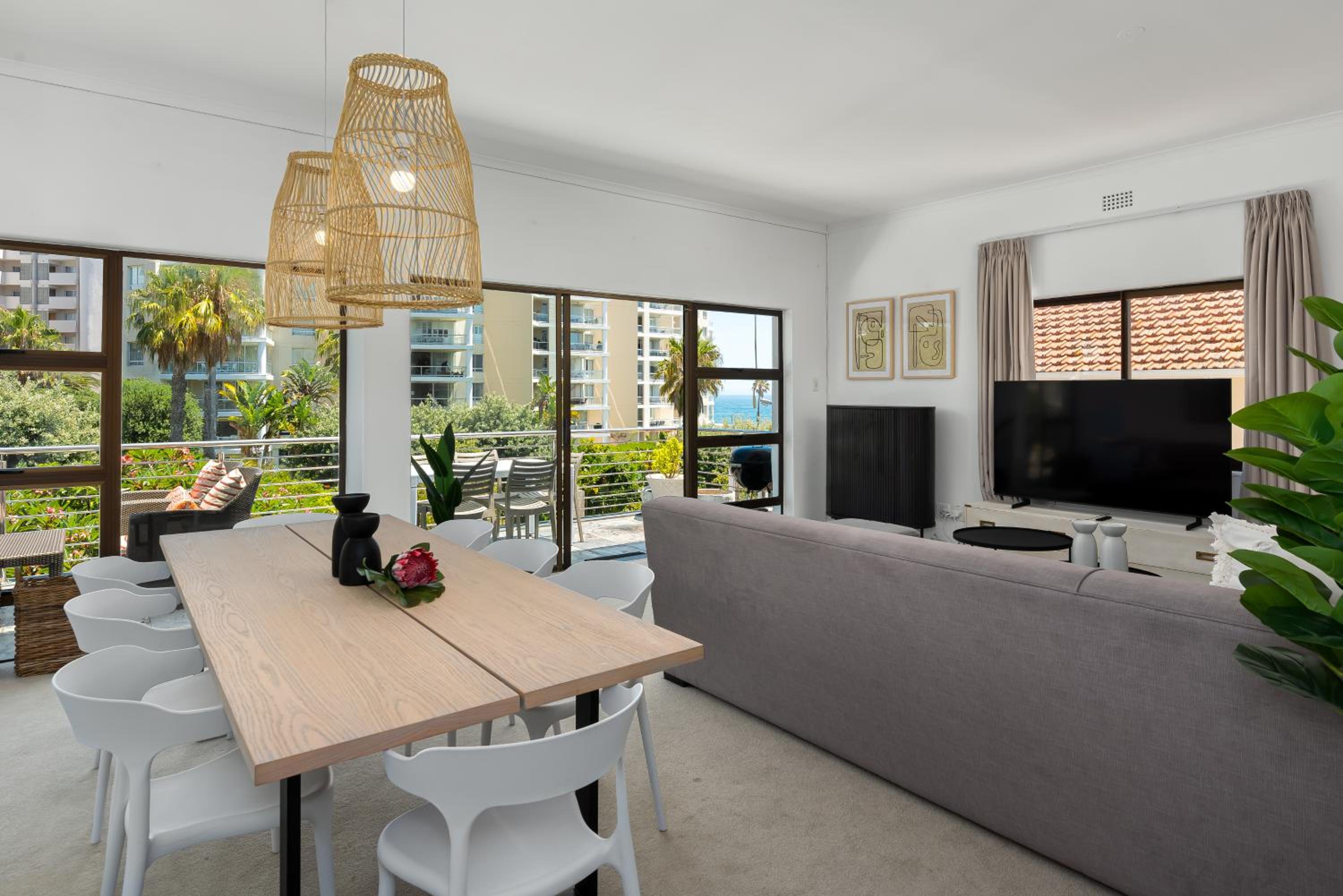 Sea Point Bliss - Access to Beach & Saunders Pool view 3