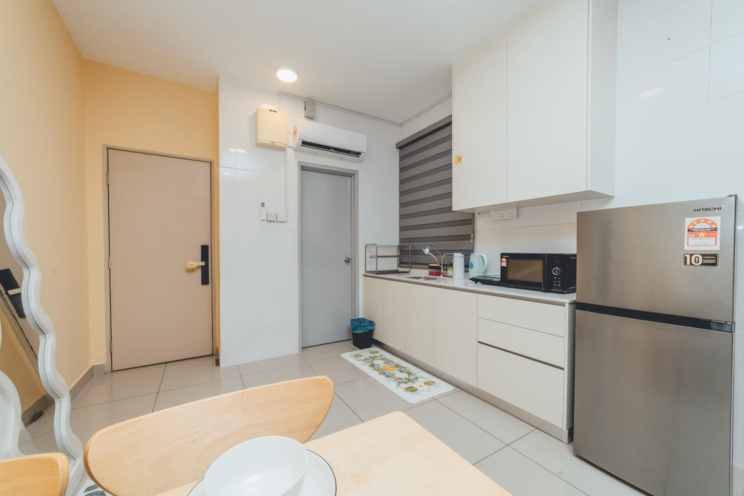Dopamine 2BR ARC Austin Hill nr Taman Daya Austin by Our Stay