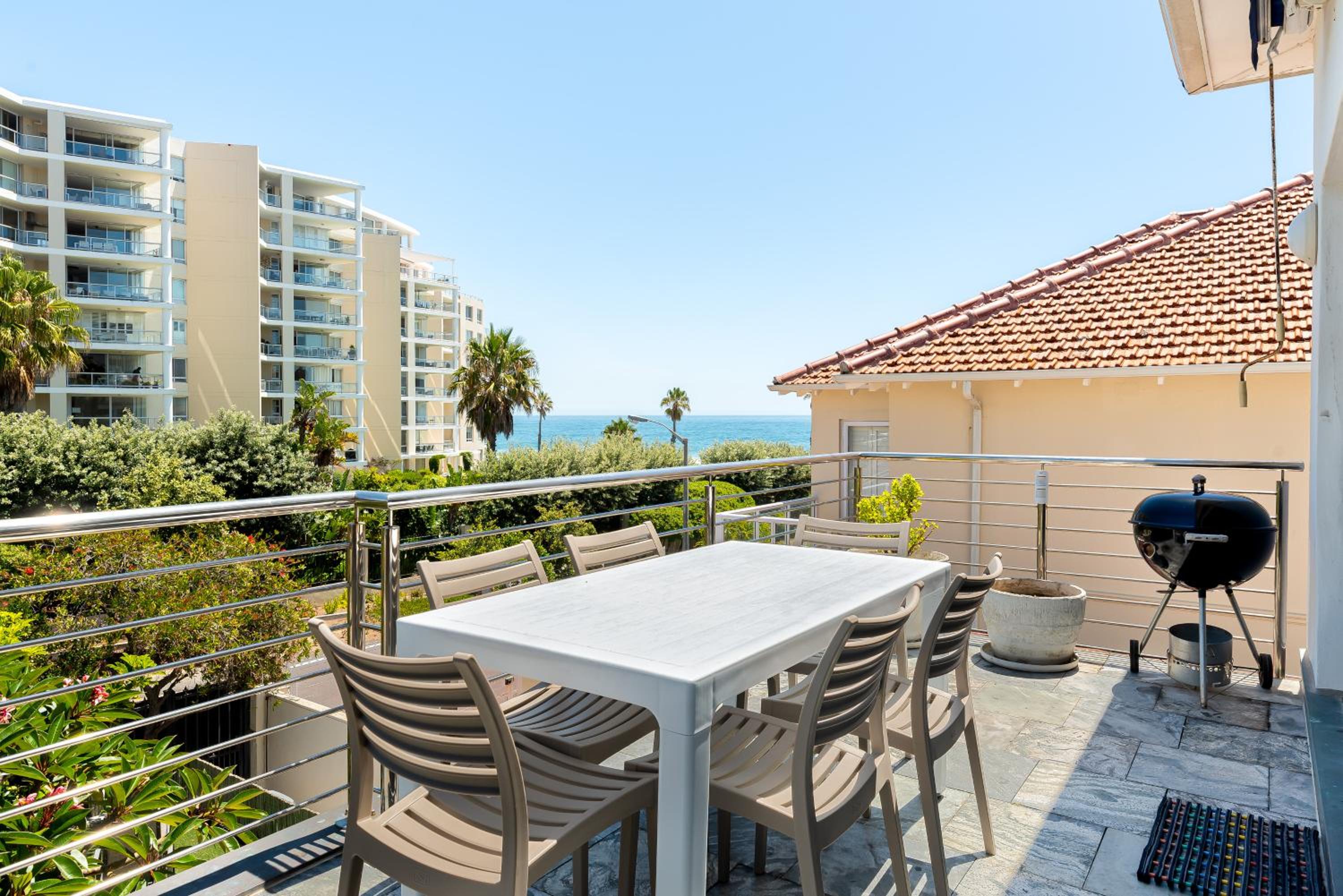 Sea Point Bliss - Access to Beach & Saunders Pool view 2