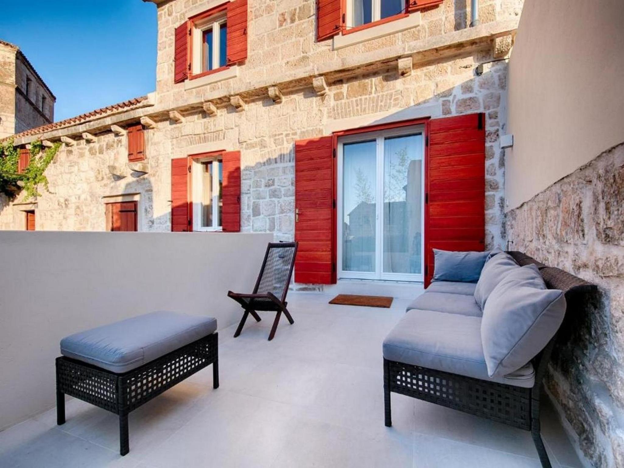 Stylish Holiday Home Vis Center view 3