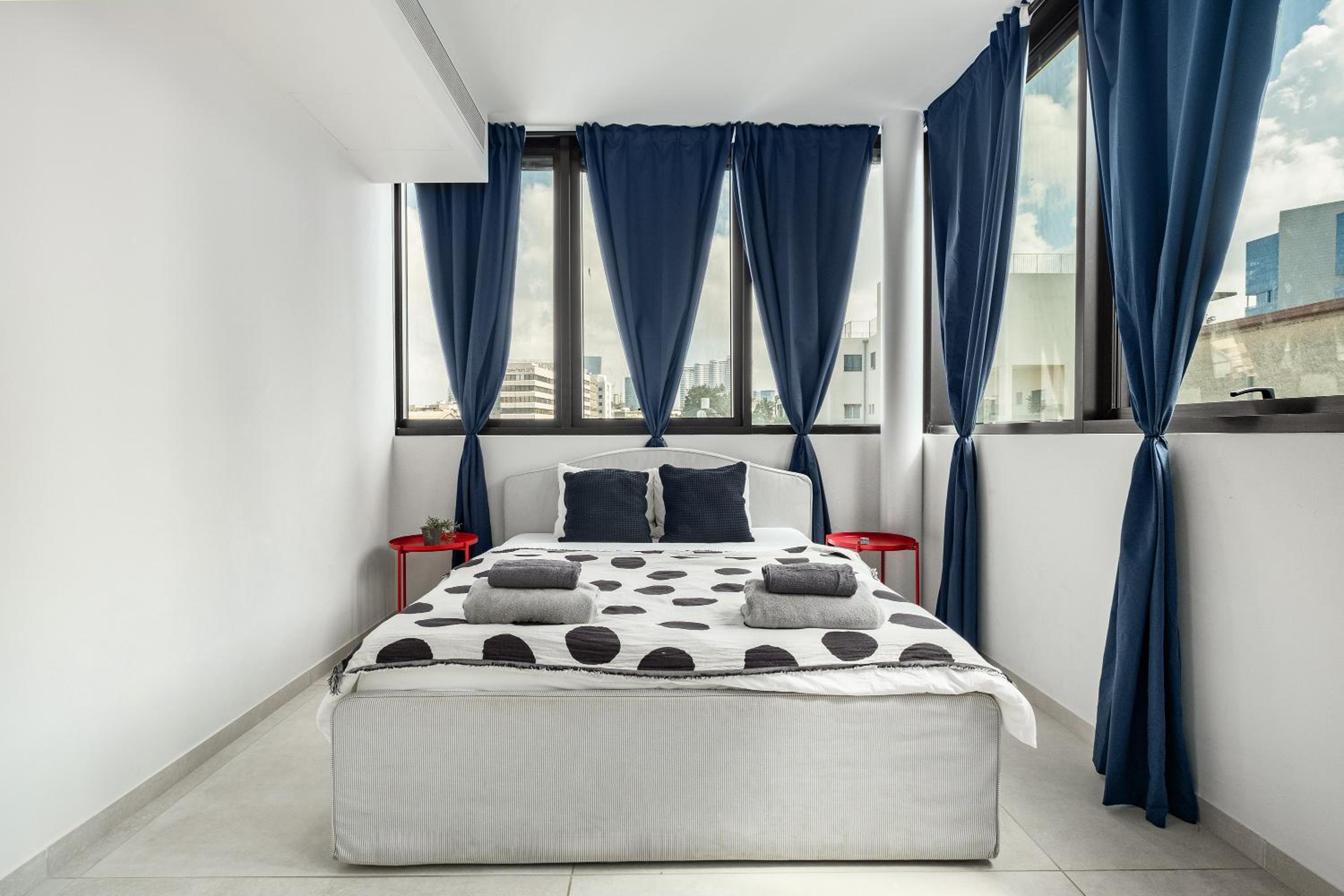 Jaccuzi Montefiore Luxury Apartment By Nimizz