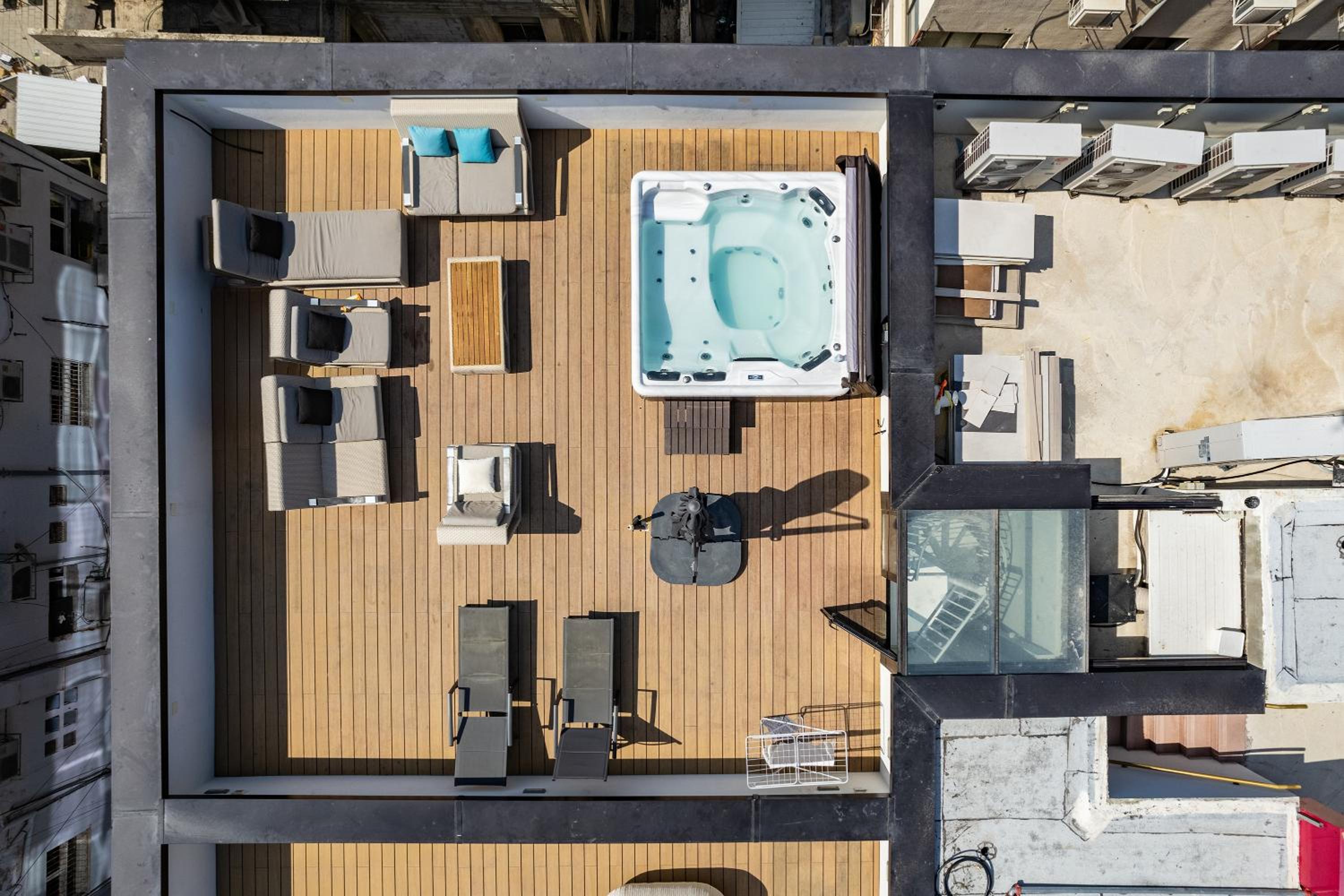 Jaccuzi Montefiore Luxury Apartment By Nimizz