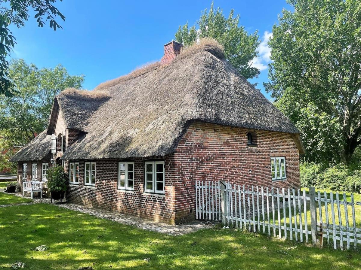 Pörksen Huus, barrierefrei, eingezäunt, bis zu sechs Hunde, Kamin, WLAN, zwei Bäder