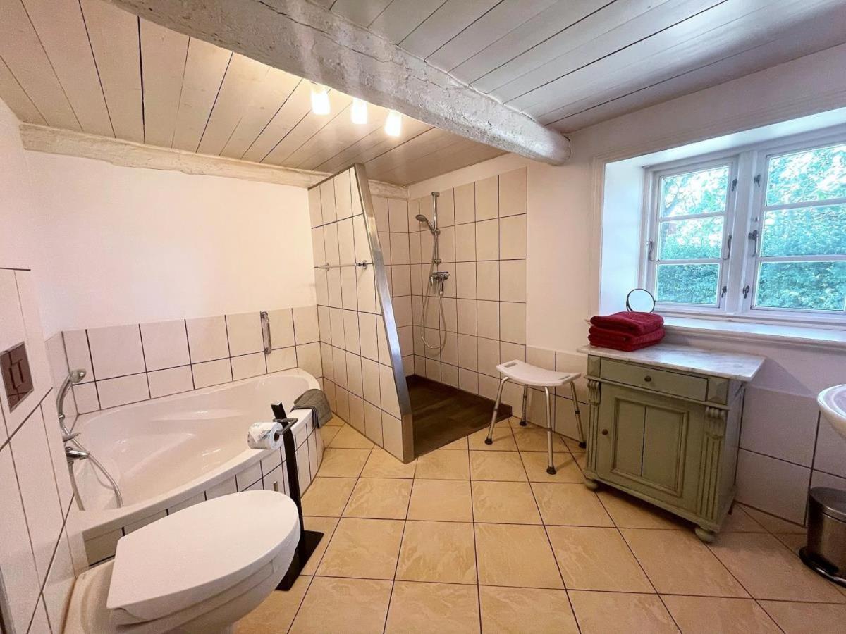 Pörksen Huus, barrierefrei, eingezäunt, bis zu sechs Hunde, Kamin, WLAN, zwei Bäder