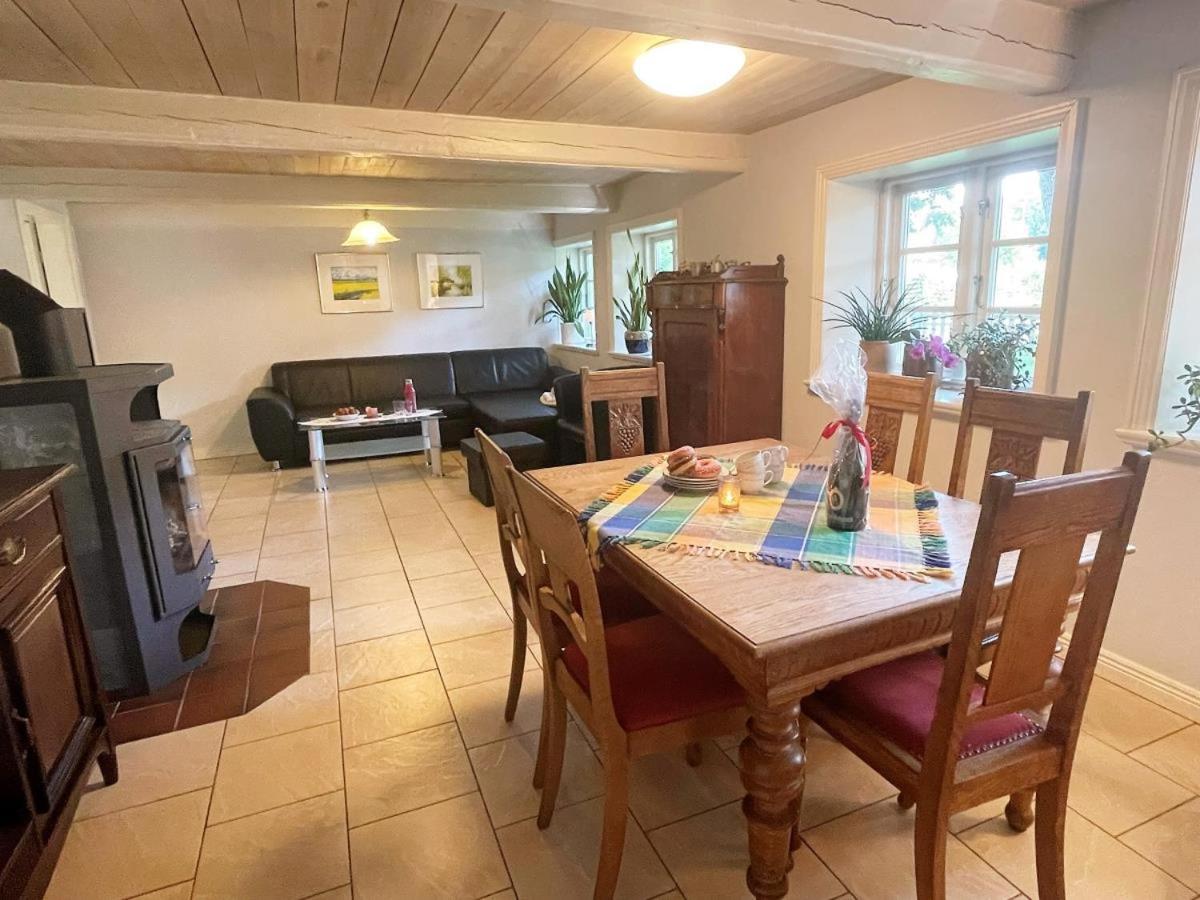 Pörksen Huus, barrierefrei, eingezäunt, bis zu sechs Hunde, Kamin, WLAN, zwei Bäder