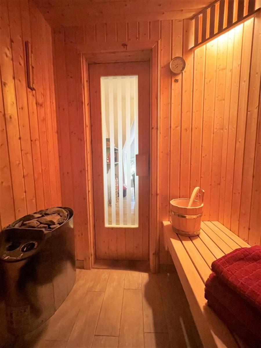 Pörksen Huus, barrierefrei, eingezäunt, bis zu sechs Hunde, Kamin, WLAN, zwei Bäder