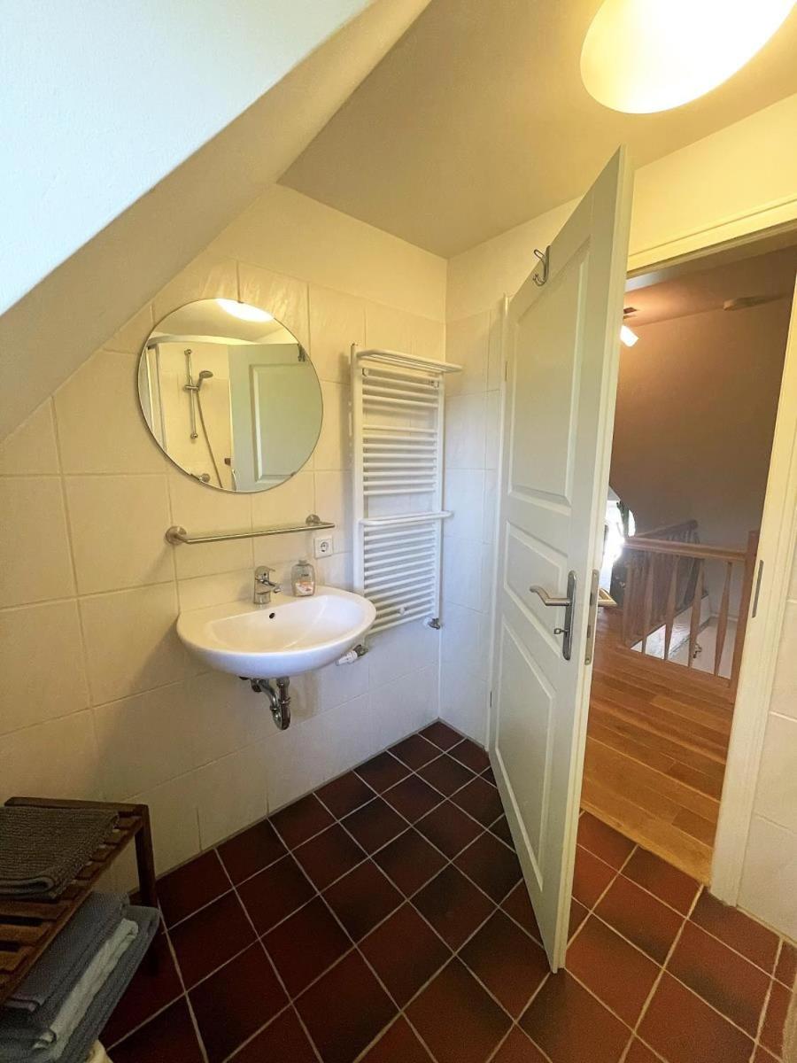 Pörksen Huus, barrierefrei, eingezäunt, bis zu sechs Hunde, Kamin, WLAN, zwei Bäder