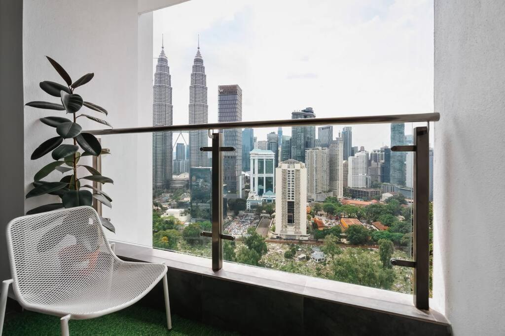 Legasi KgBharu KLCC View PS4 Next To KLCC & Train