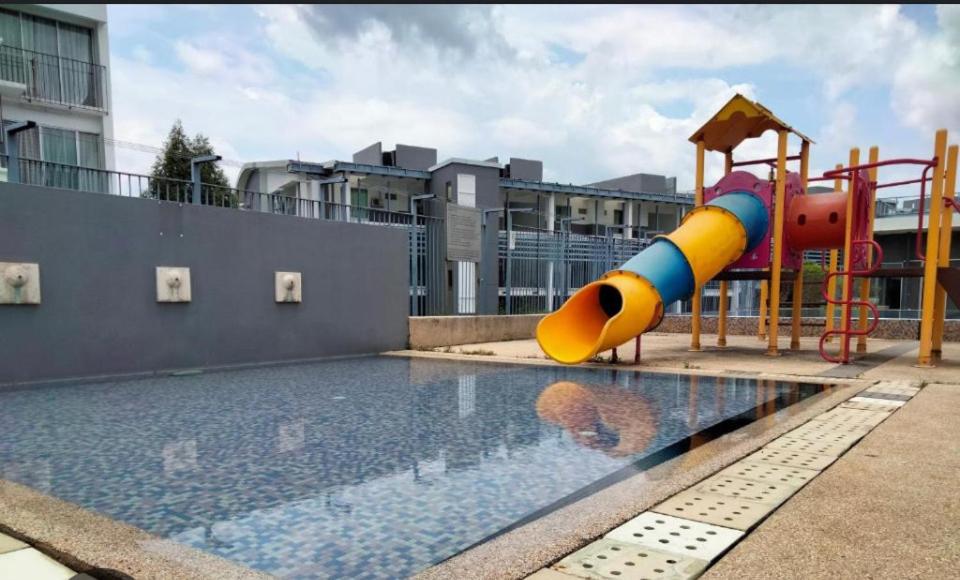 NR Crescent Homestay