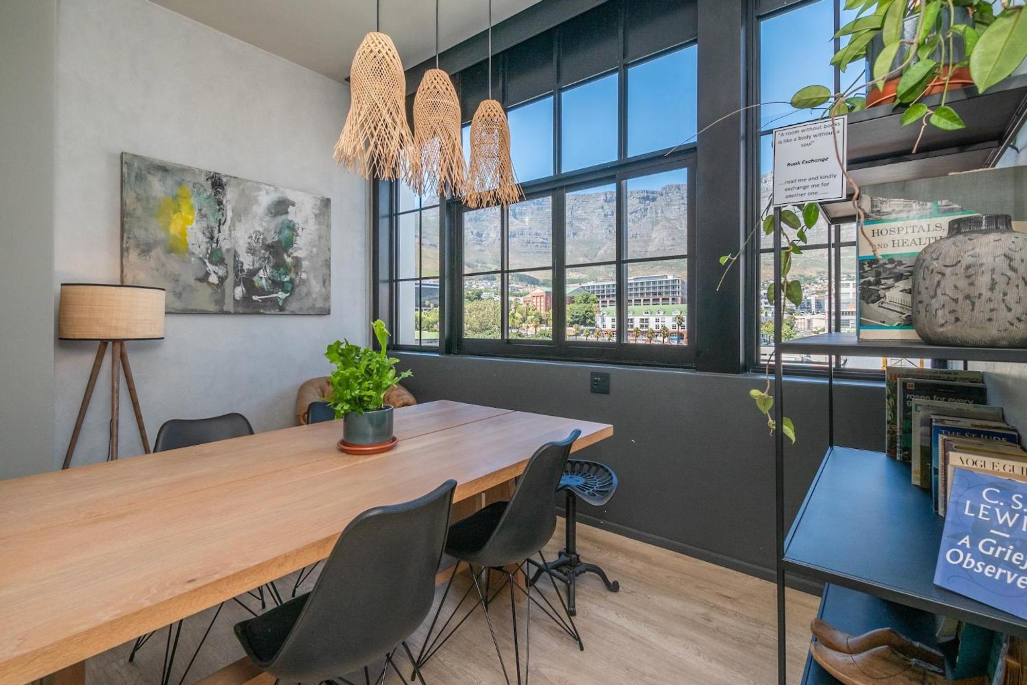 Stylish Studio Retreat The Harri view 4