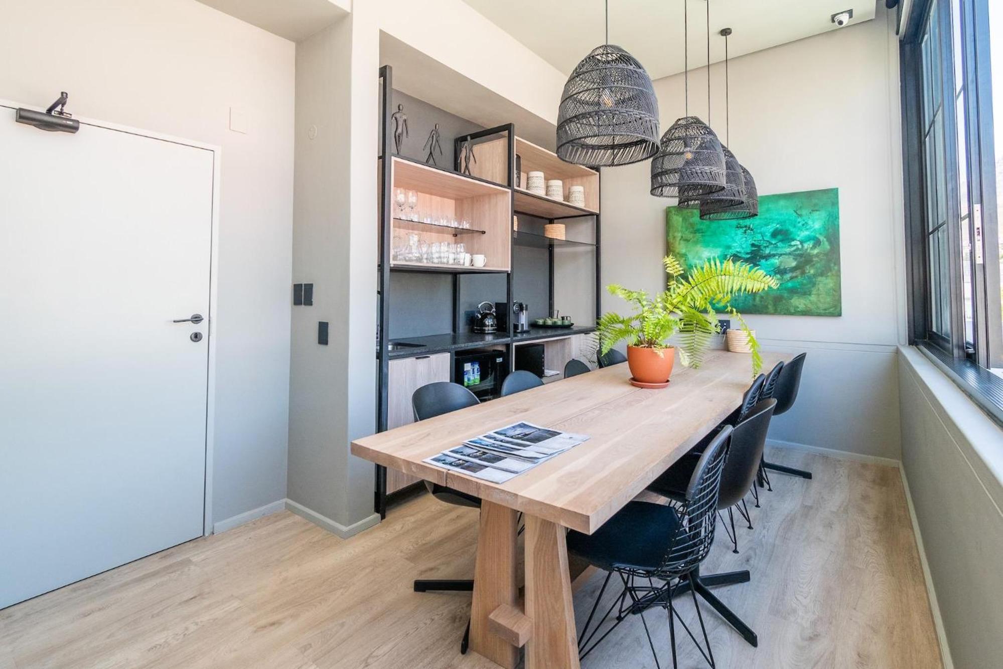 Stylish Studio Retreat The Harri view 5