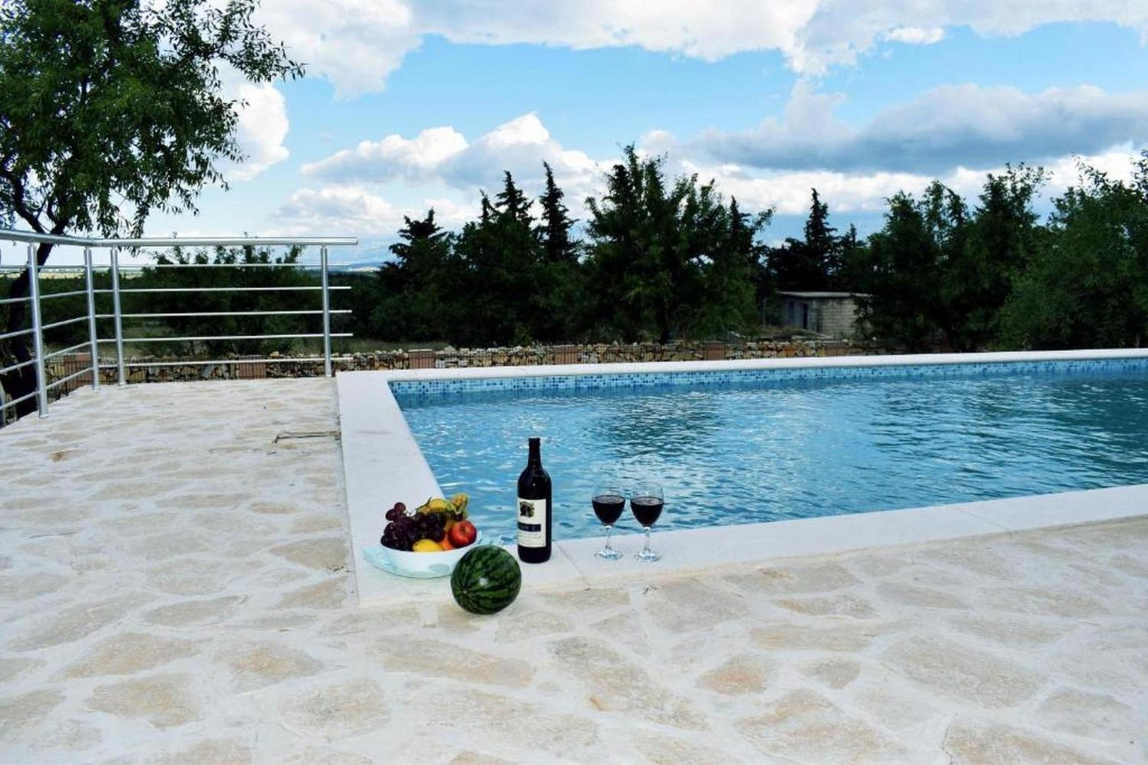 Getaway Villa with Pool and Garden view 2