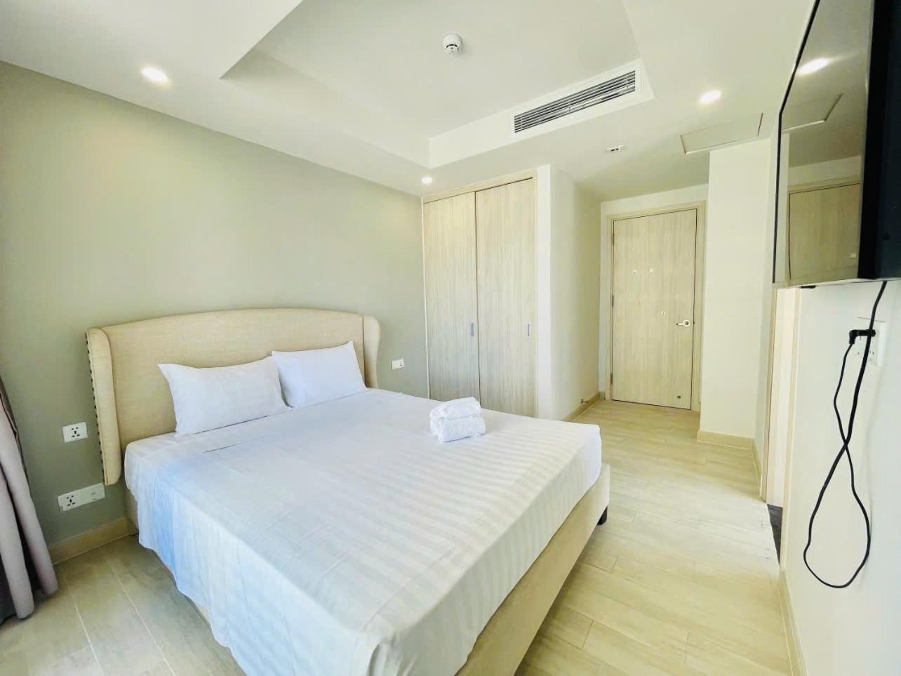 Goldcoast Premium Beachfront Apartment Nha Trang