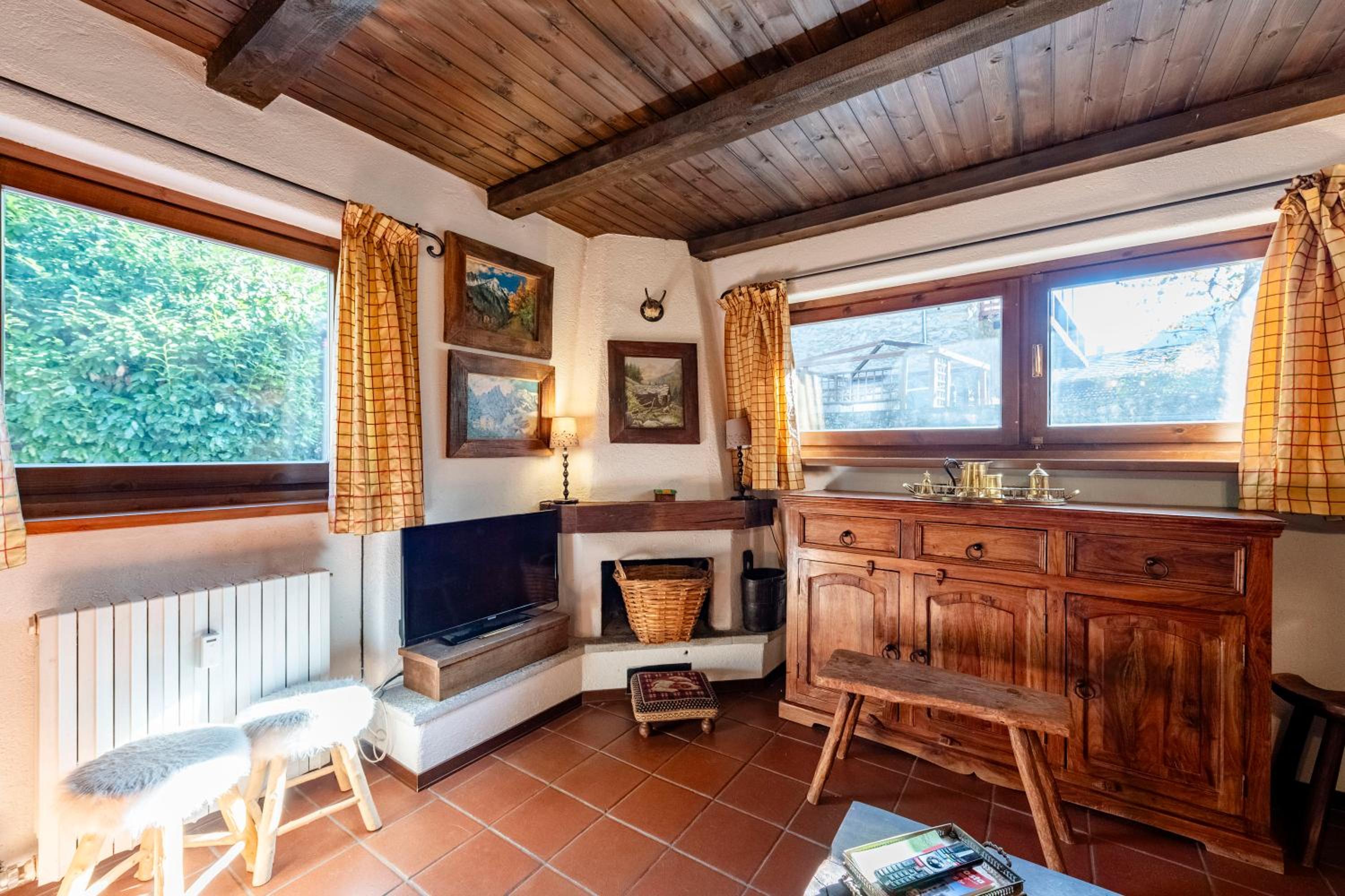 Lovely Apartment In Courmayeur - Happy Rentals view 3