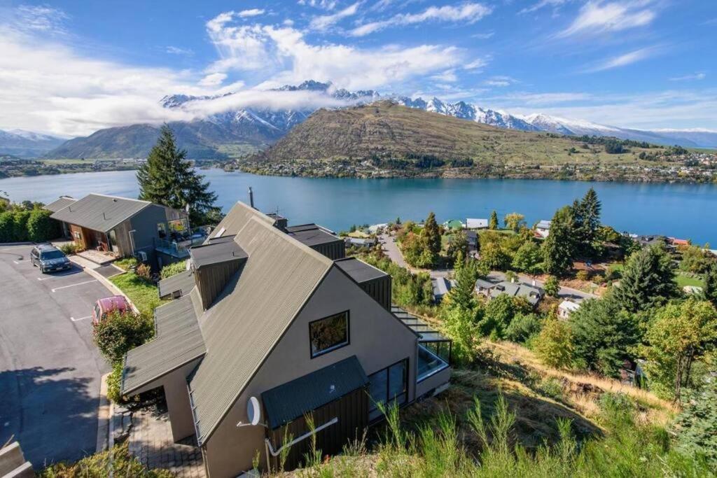 Nice Lake View Retreat view 4