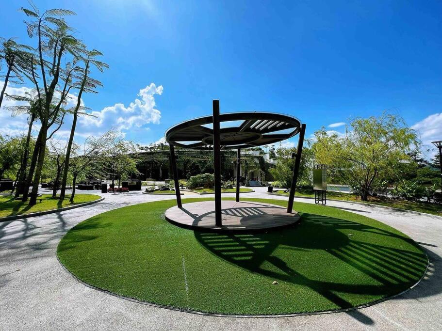 Skyview Penthouse Green Haven