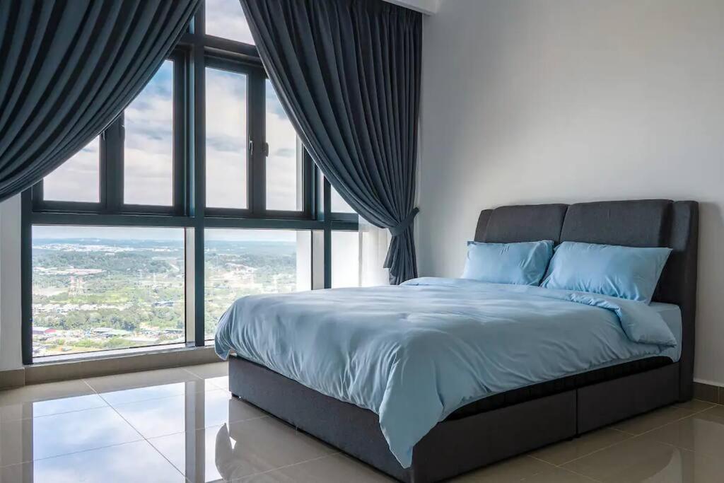 Skyview Penthouse Green Haven