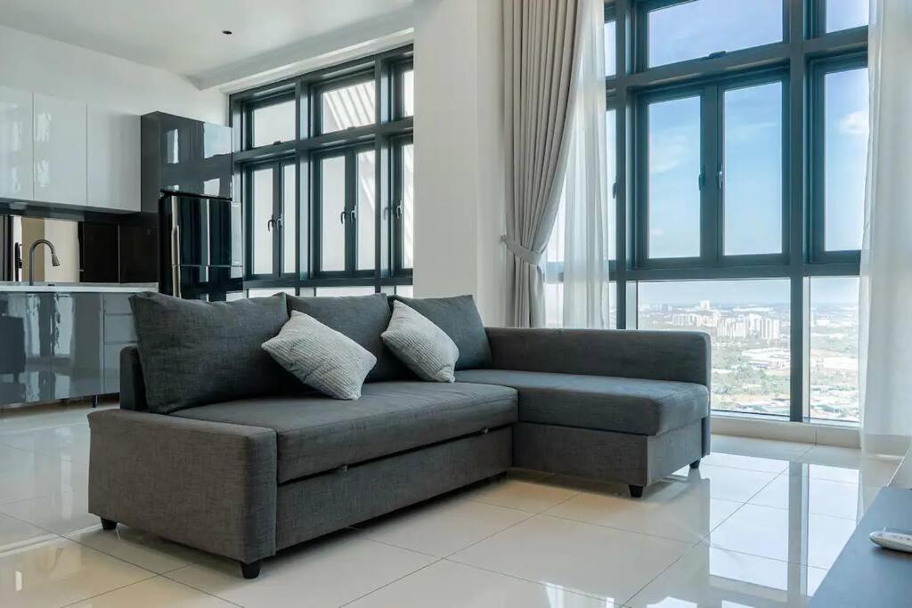 Skyview Penthouse Green Haven